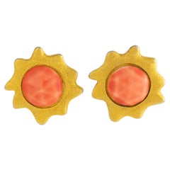 Chantal Thomass Paris Vergoldete Clip-Ohrringe mit lachsfarbenen Keramik-Cabochons