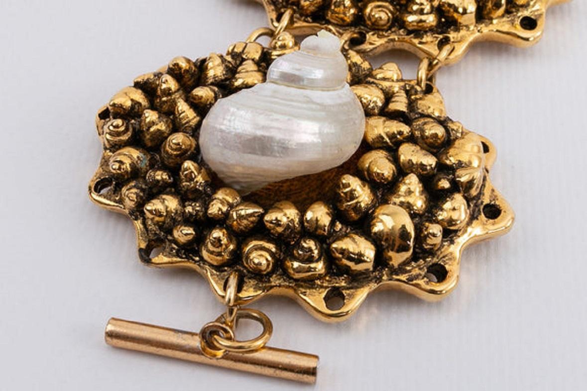 Chantal Thomass Bracelet en coquillage et métal doré articulé Pour femmes en vente