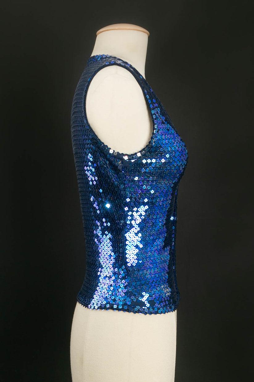 Chantal Thomass - Sleeveless vest entirely covered with blue sequins. No composition or size tag, it fits a size 36FR.

Additional information:
Dimensions: Bust: 40 cm (15.74