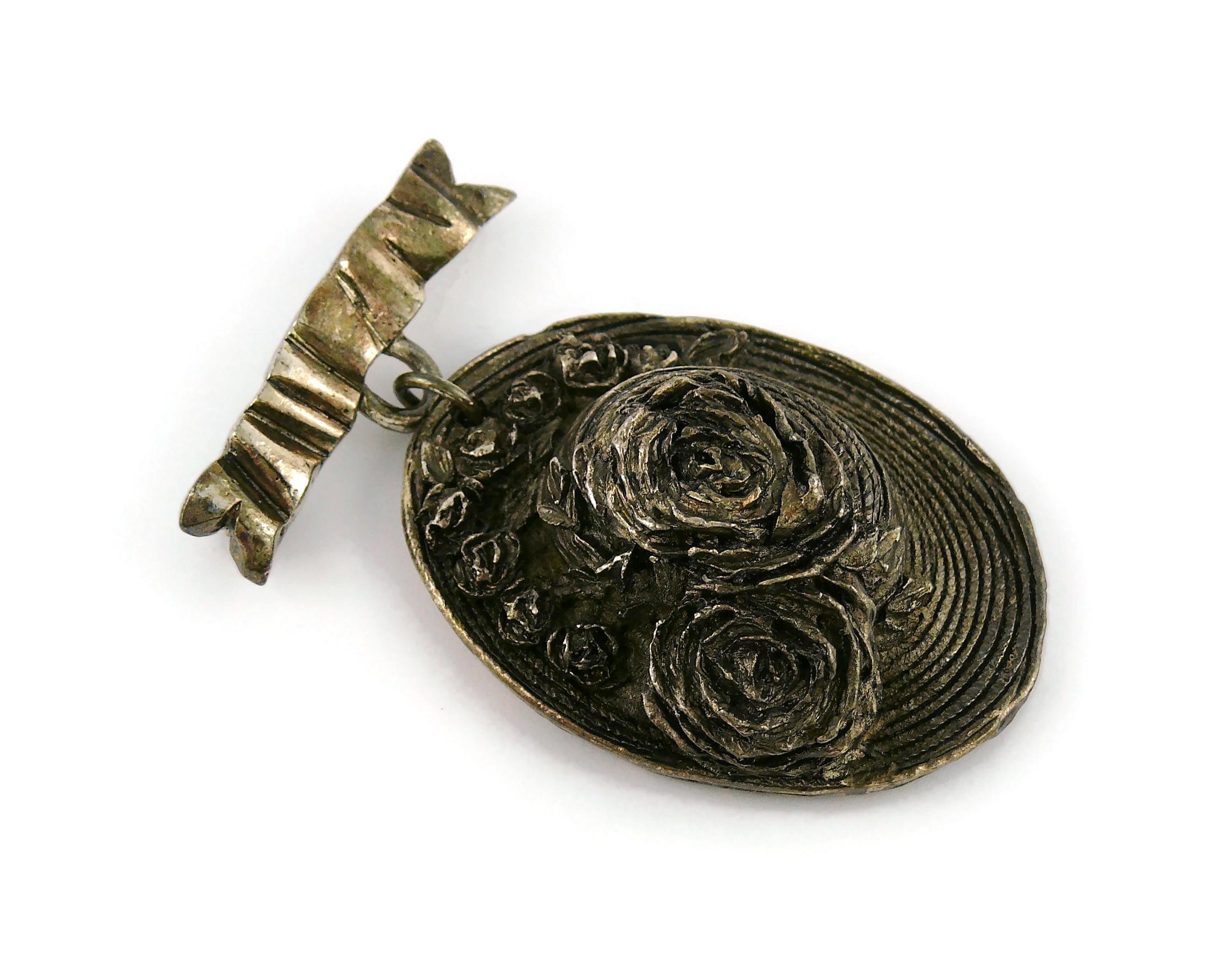 CHANTAL THOMASS Vintage Hat Dangle Brooch In Good Condition For Sale In Nice, FR