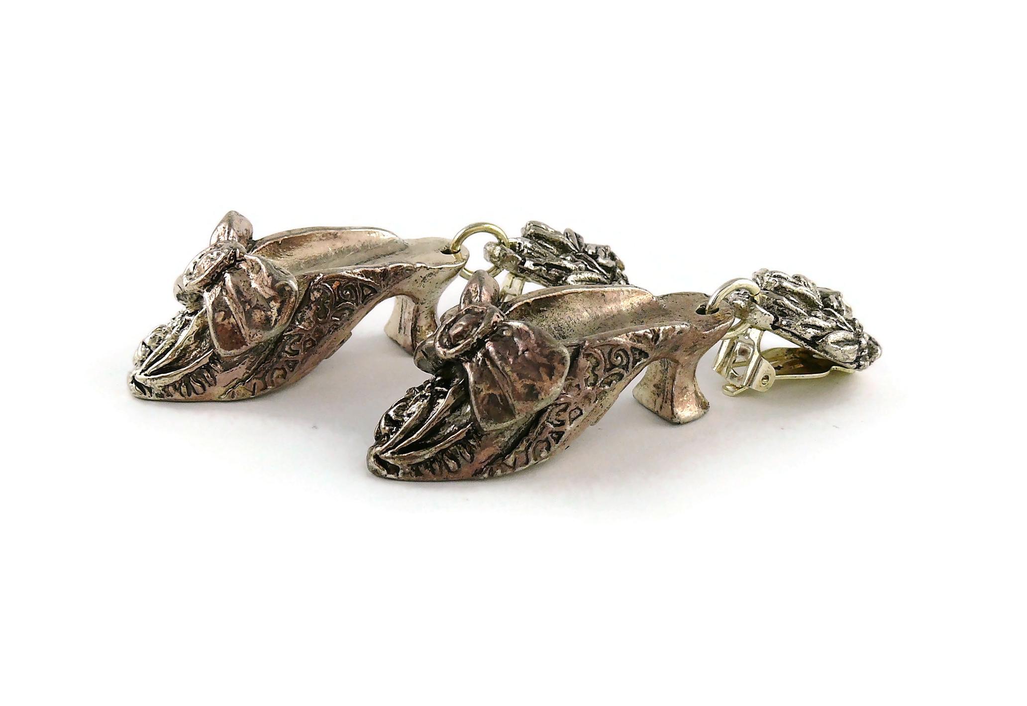 CHANTAL THOMASS Boucles d'oreilles Vintage Novelty Silver Tone Shoe Dangling Earrings en vente 3