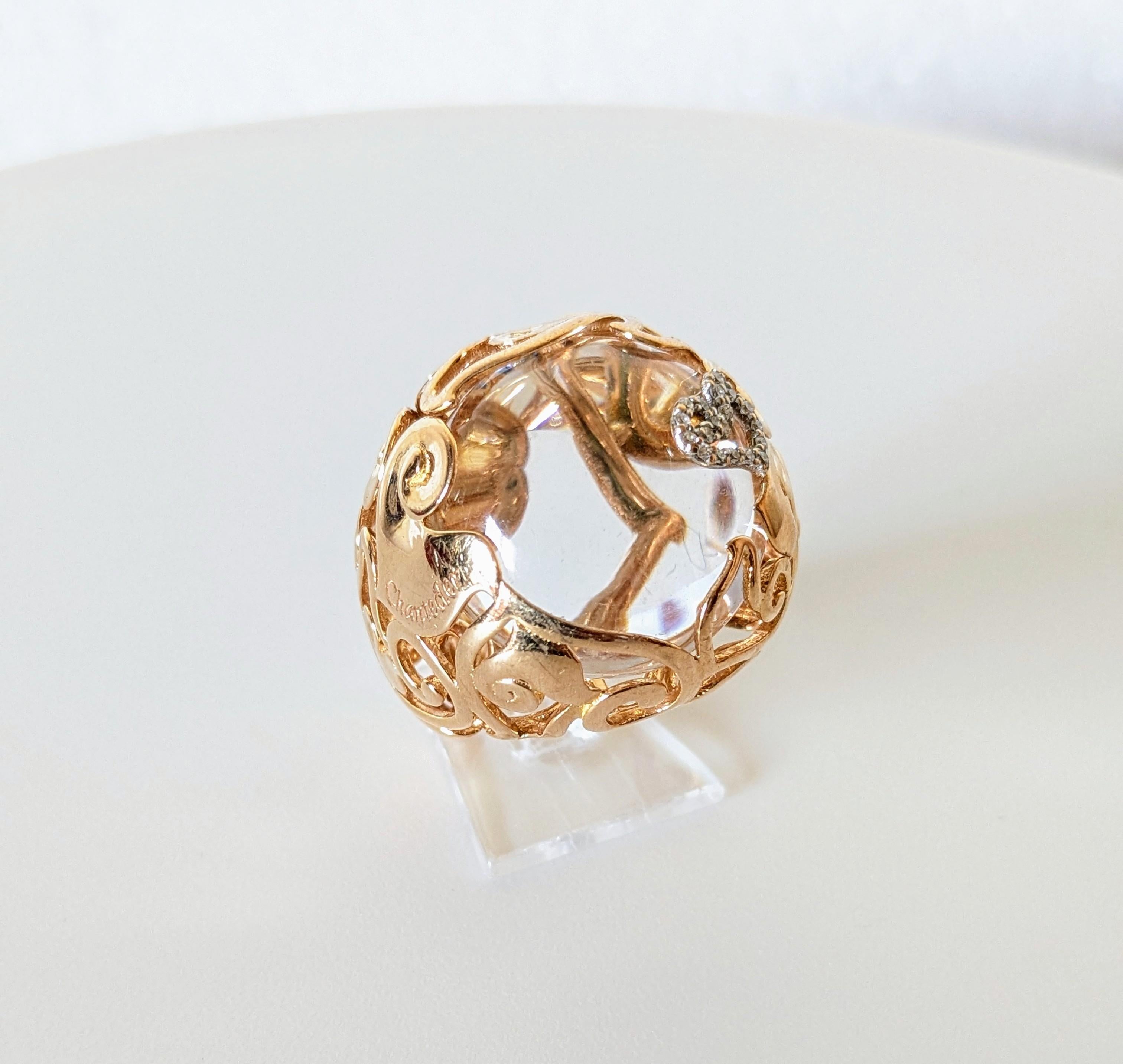 Anello Chantecler Capri Heart -Gallo-Rooster in oro rosa 18 carati con cristallo di rocca e  pavé di diamanti. Collection'S. 
Peso dell'oro 23,68gr
Misura dell'anello Italia 56 
Pavé di diamanti 0,15ct - F/G - VVS1 
Orecchini abbinati 
Resto dello