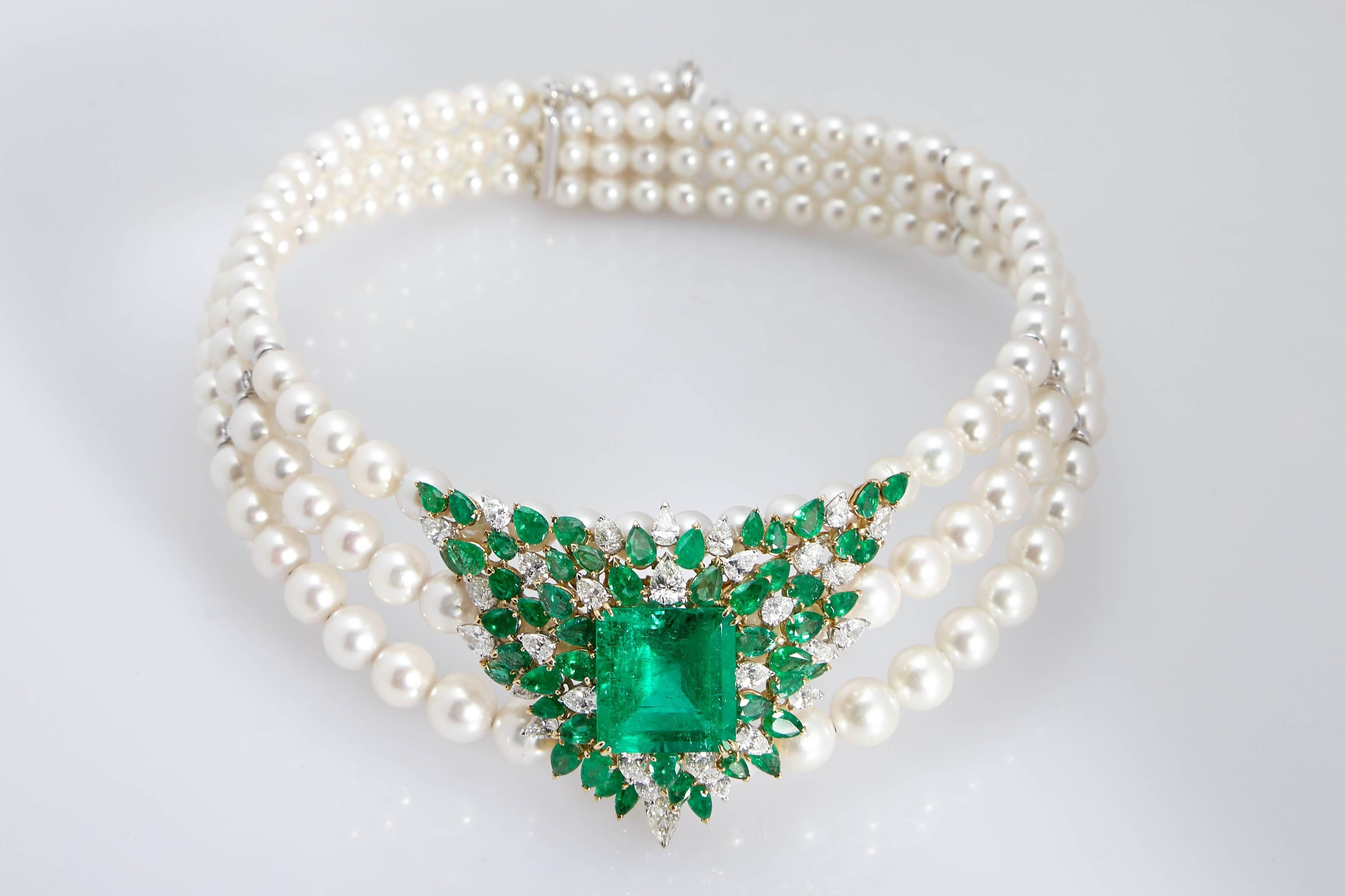 A of a kind collar necklace with three strands of fine pearls, diamonds (7 cts) and emeralds (25 cts center stone + 7cts the side stones Colombian emeralds; moderate oil, Cisgem certificate available). Mounted on 18kt white gold. Made in Italy by