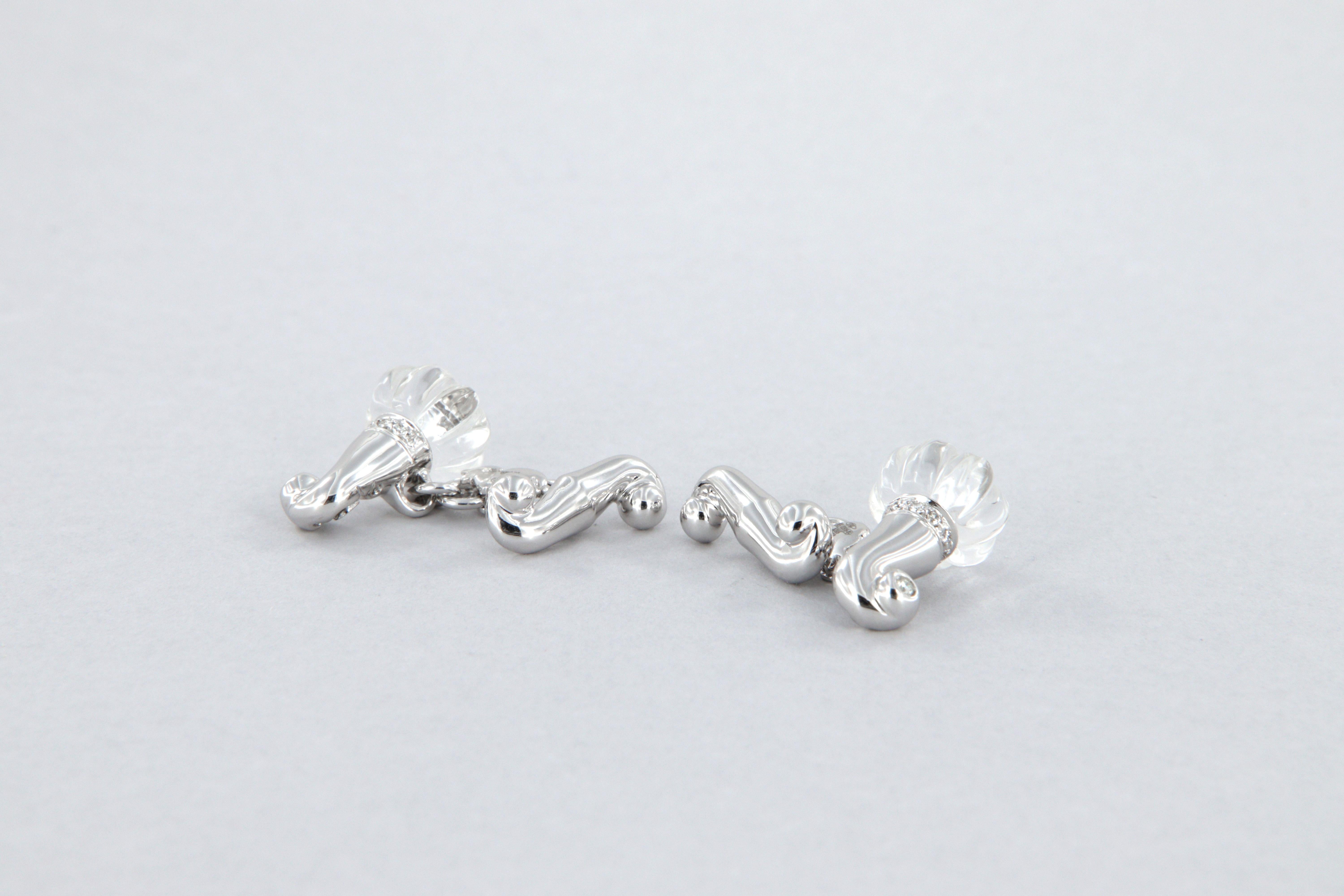 Contemporain Boutons de manchette Chantecler avec cristal de roche gravé et diamants en or 18k en vente