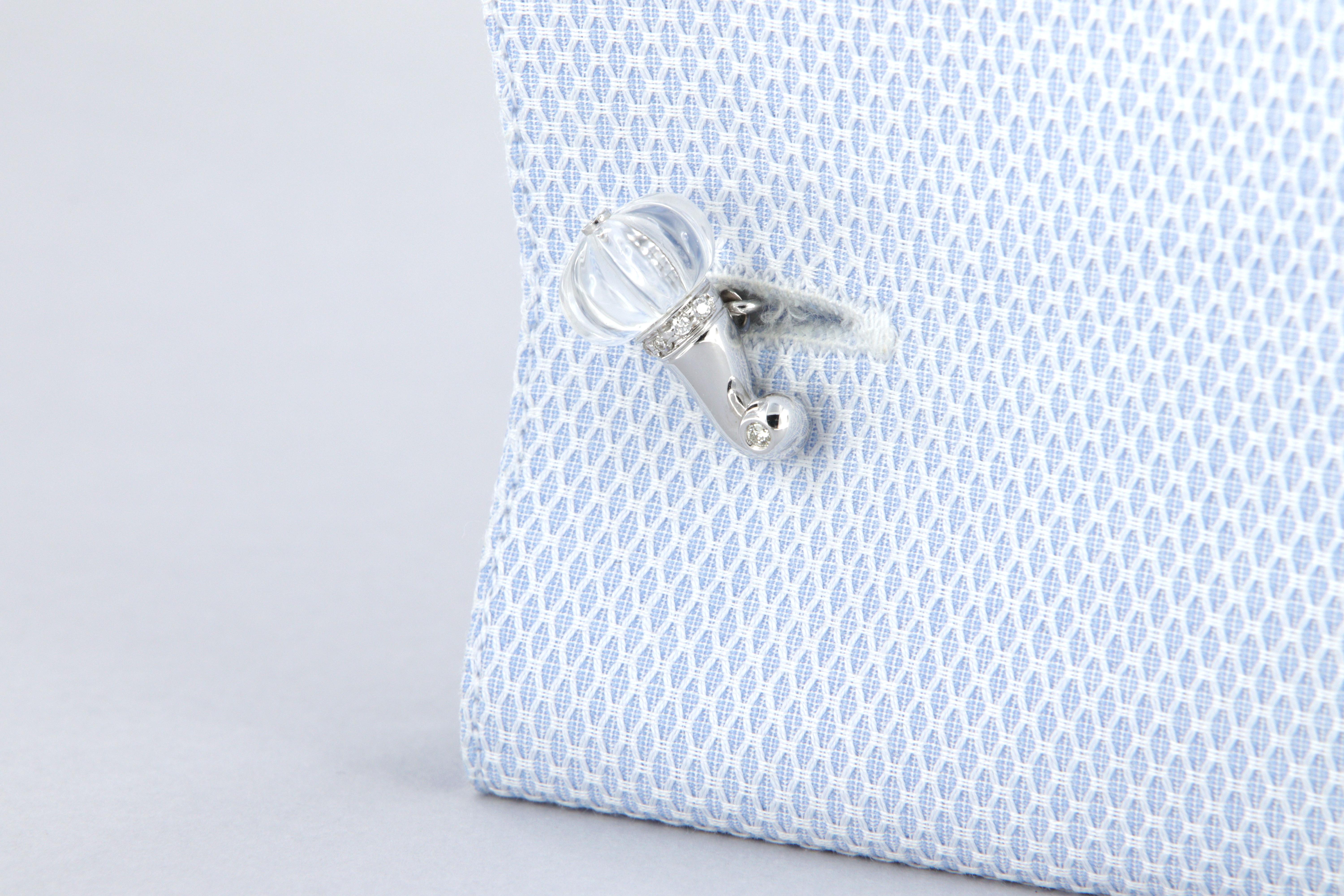 Boutons de manchette Chantecler avec cristal de roche gravé et diamants en or 18k en vente 3