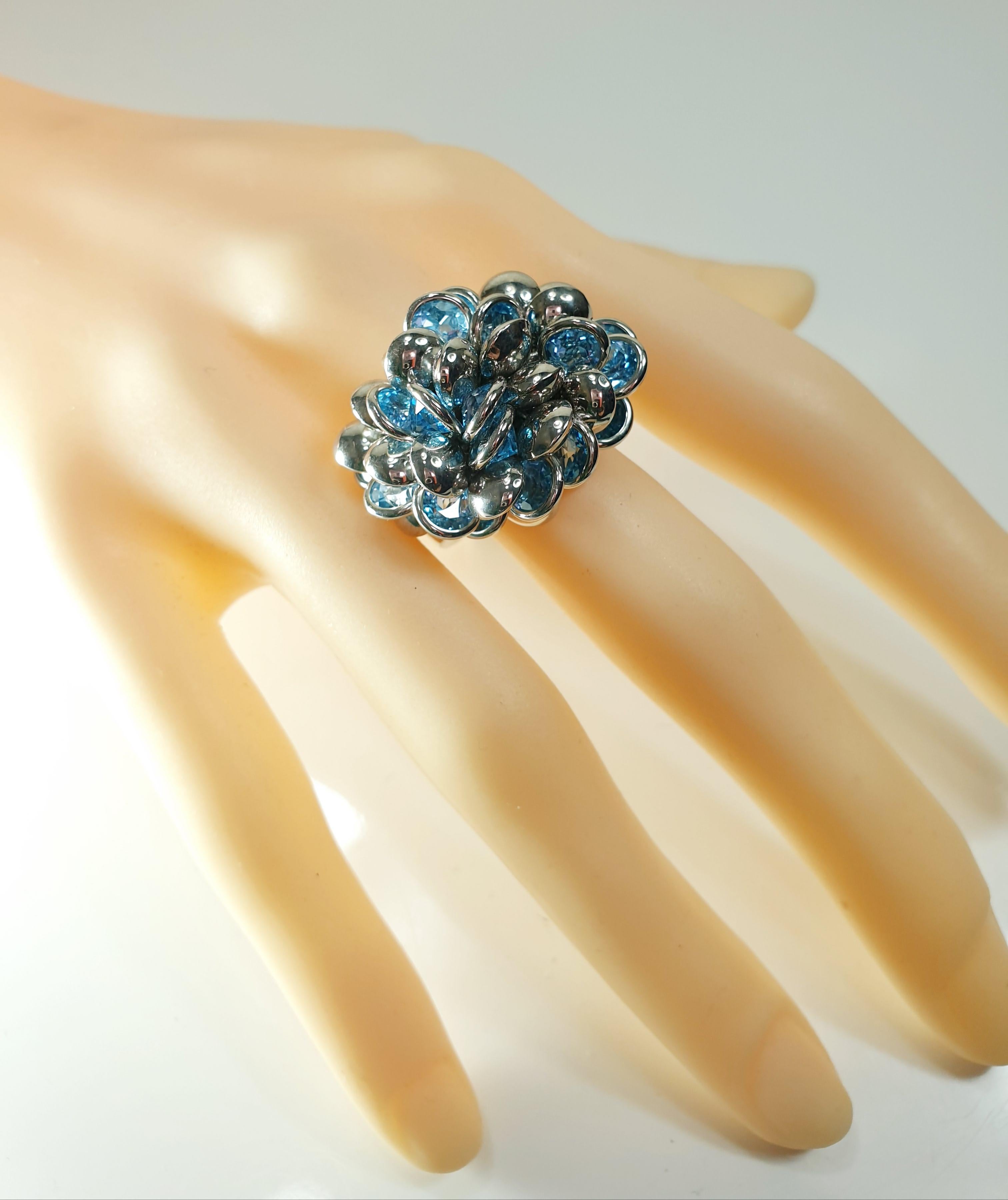 Chantecler Inspired Pailletes Ring in White 18k Gold and Blue Topaz In New Condition For Sale In Bilbao, ES