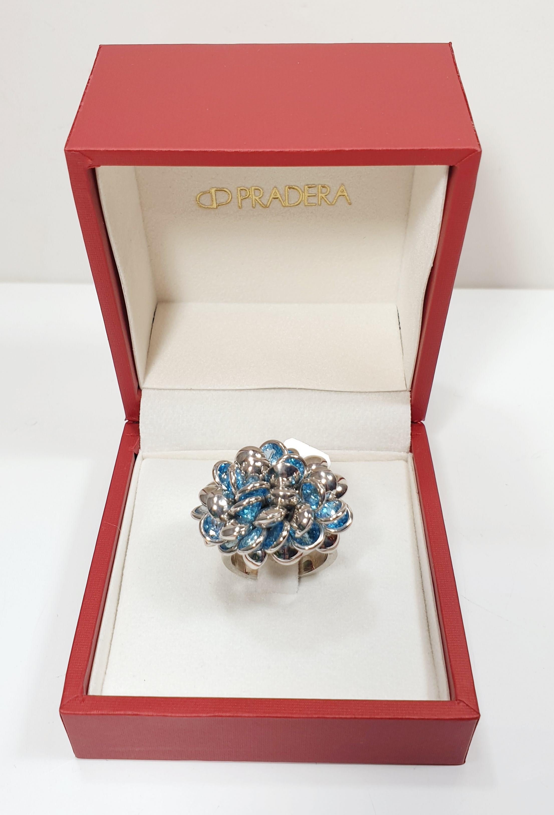 Chantecler inspirierter Paillettenring aus weißem 18k Gold und blauem Topas Damen im Angebot