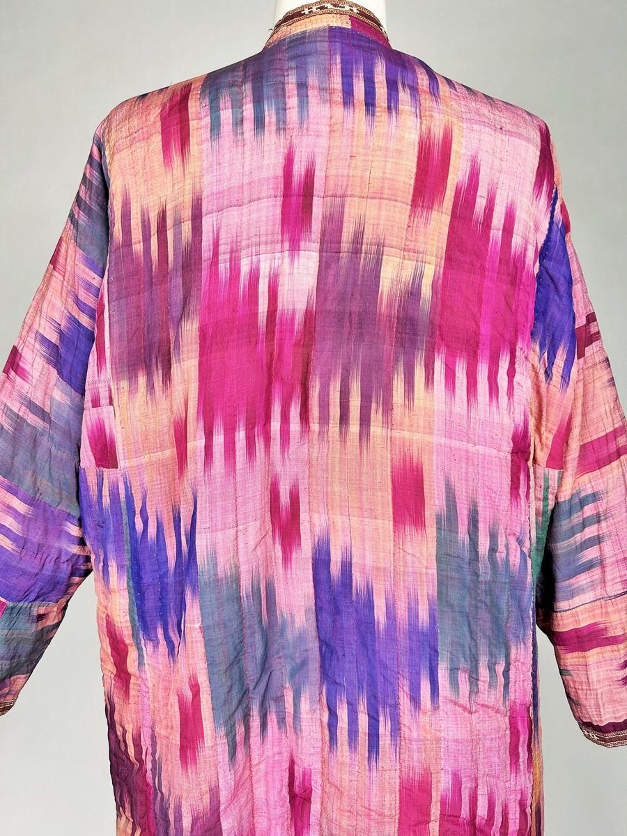 Chapan coat in silk ikat - Uzbekistan Circa 1900-1950 For Sale 5