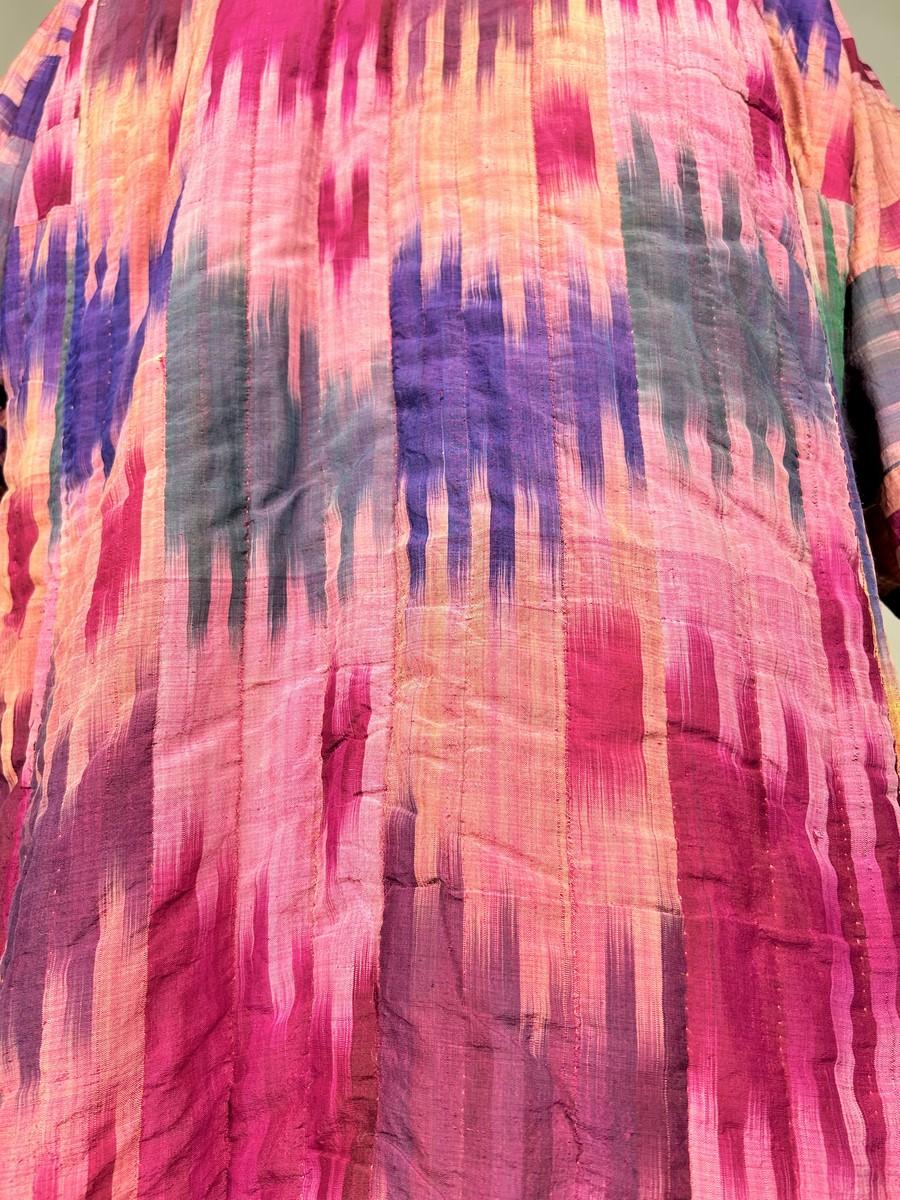 Chapan coat in silk ikat - Uzbekistan Circa 1900-1950 For Sale 6
