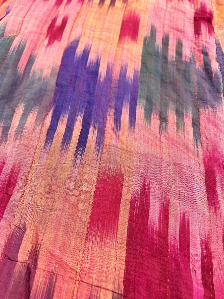 Chapan coat in silk ikat - Uzbekistan Circa 1900-1950 In Good Condition For Sale In Toulon, FR