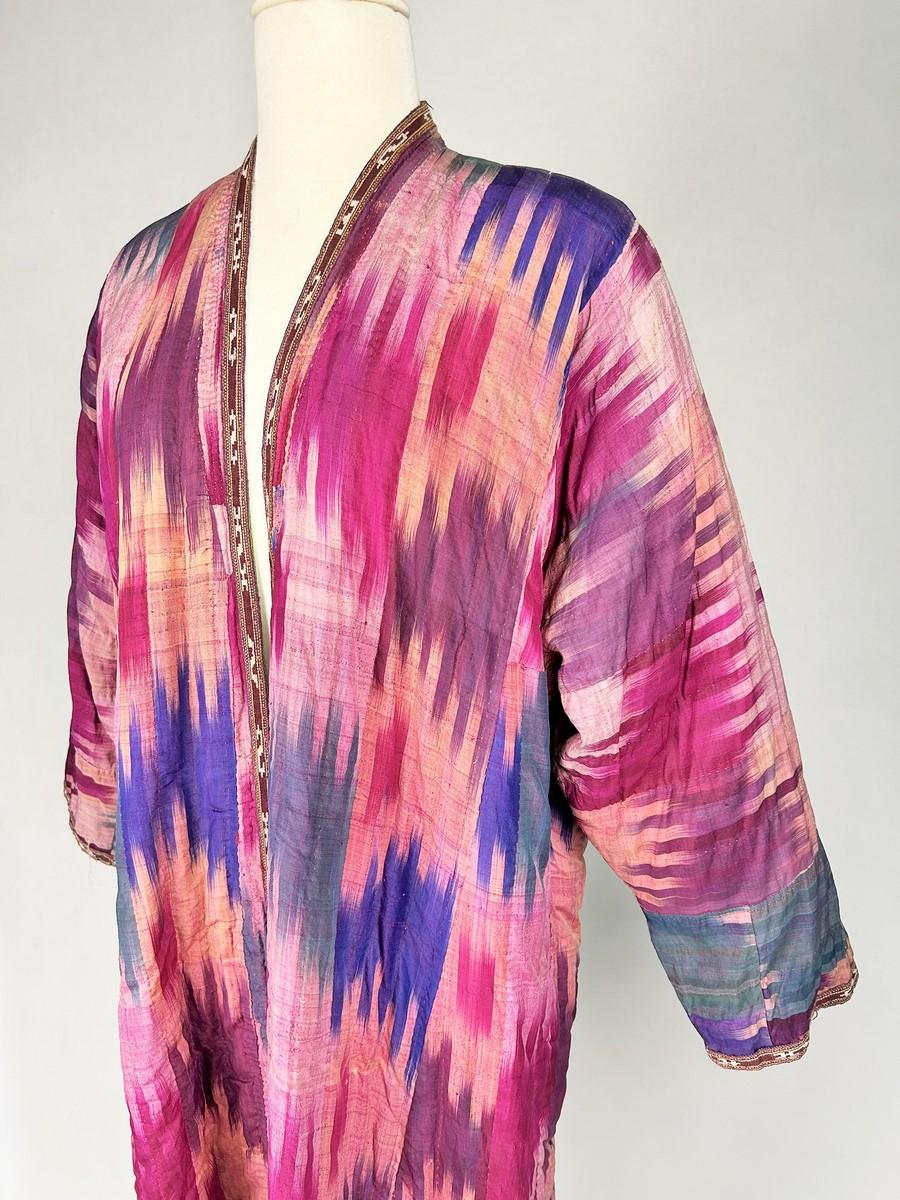 Chapan coat in silk ikat - Uzbekistan Circa 1900-1950 For Sale 1