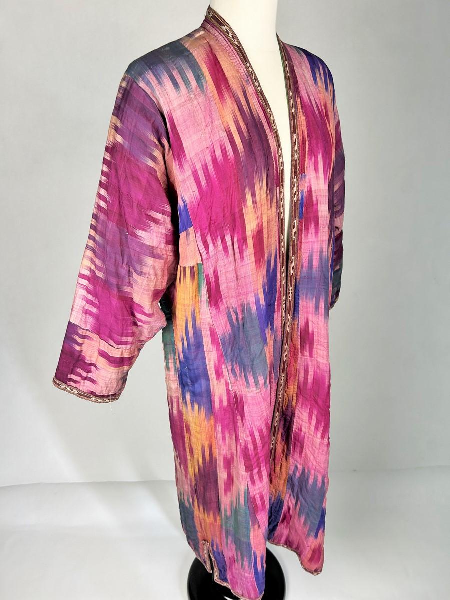 Chapan coat in silk ikat - Uzbekistan Circa 1900-1950 For Sale 2