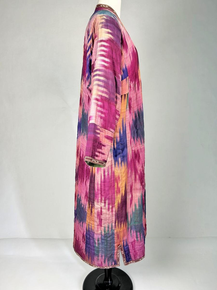 Chapan coat in silk ikat - Uzbekistan Circa 1900-1950 For Sale 3