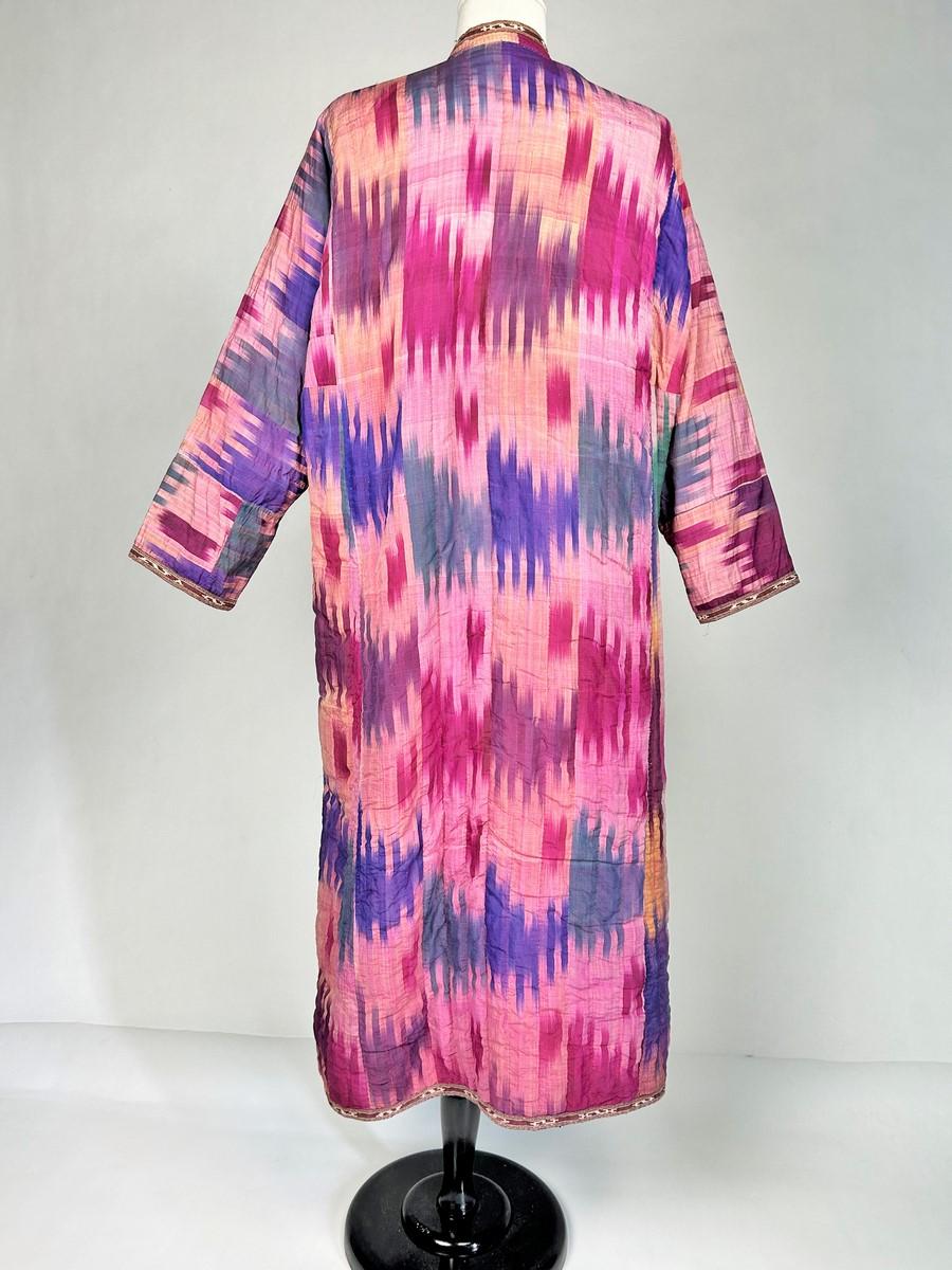 Chapan coat in silk ikat - Uzbekistan Circa 1900-1950 For Sale 4