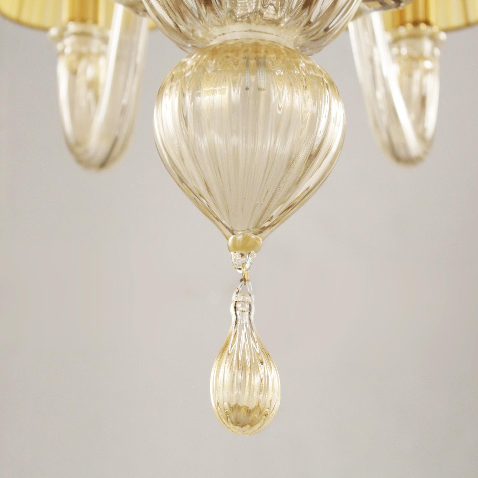 Contemporary Chandelier 10+5 arms Murano Glass Golden leaf handmade lampshades by Multiforme For Sale