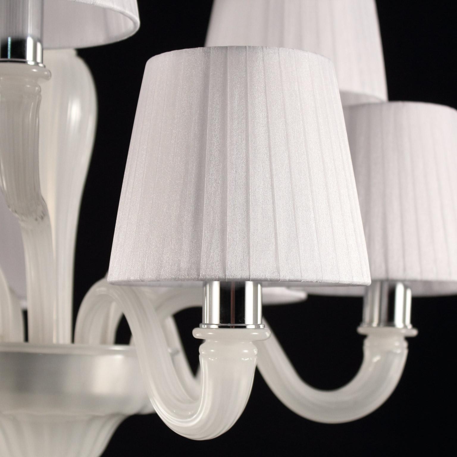 Chapeau chandelier 6+3-light artistic silk Murano glass, white organza lampshades by Multiforme
Chapeau is a classic and essential chandelier, it is handcrafted using high quality materials in Murano Glass and handmade cotton lampshades.
This Murano