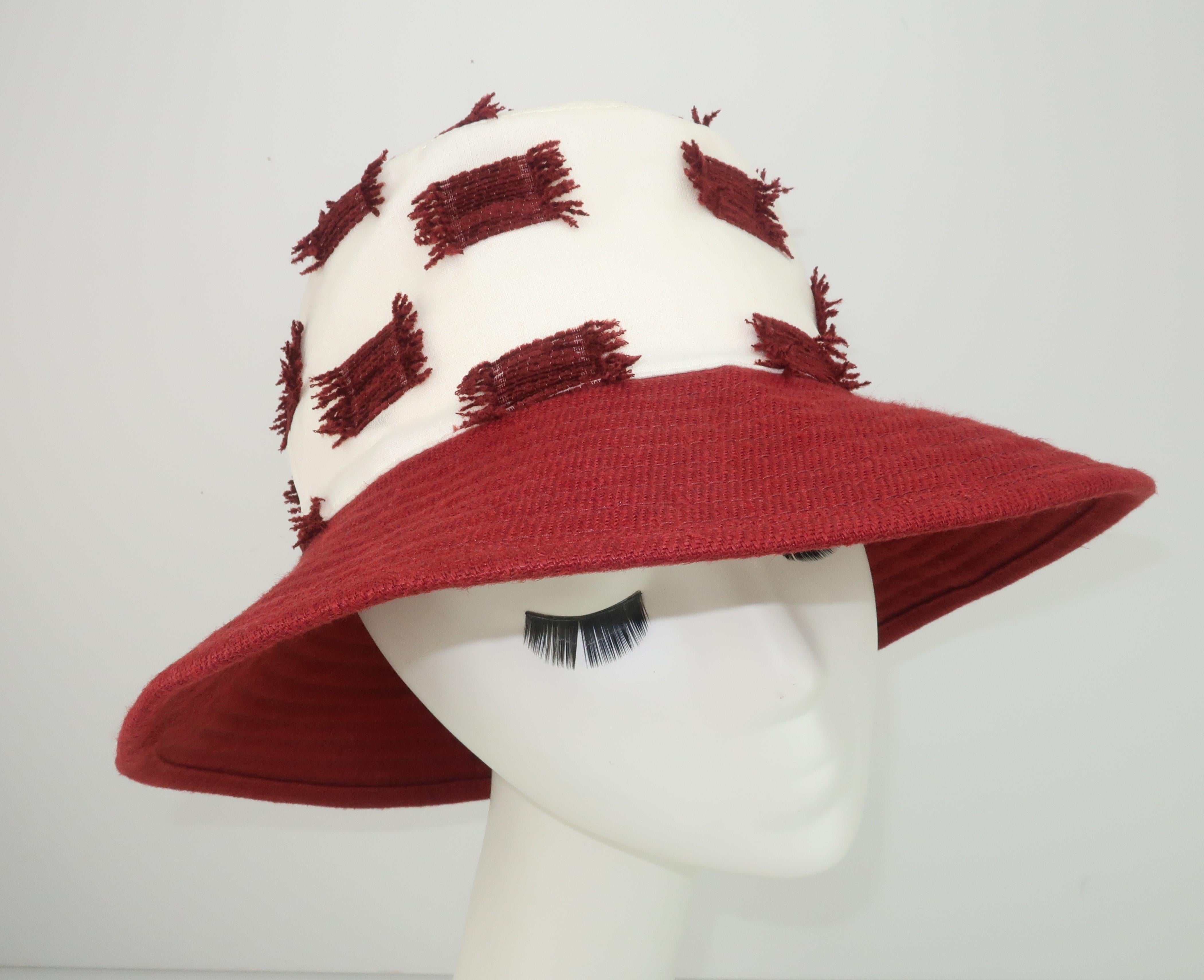 Chapeaux Motsch Pour Hermès Linen & Chenille Bucket Hat In Good Condition In Atlanta, GA