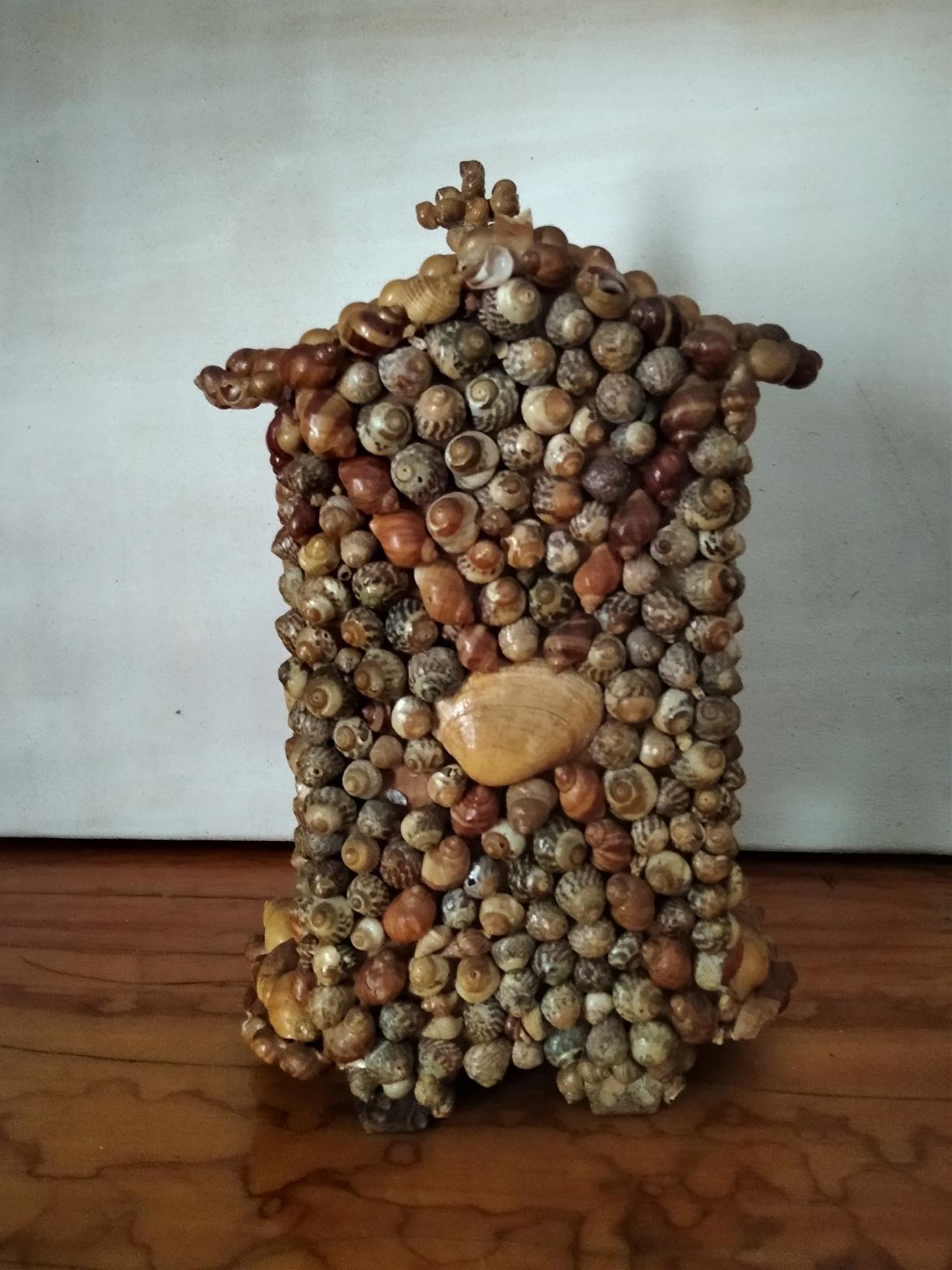 Chapel Made with Shells and Seashells, 20th Century, Spain In Good Condition For Sale In Mombuey, Zamora