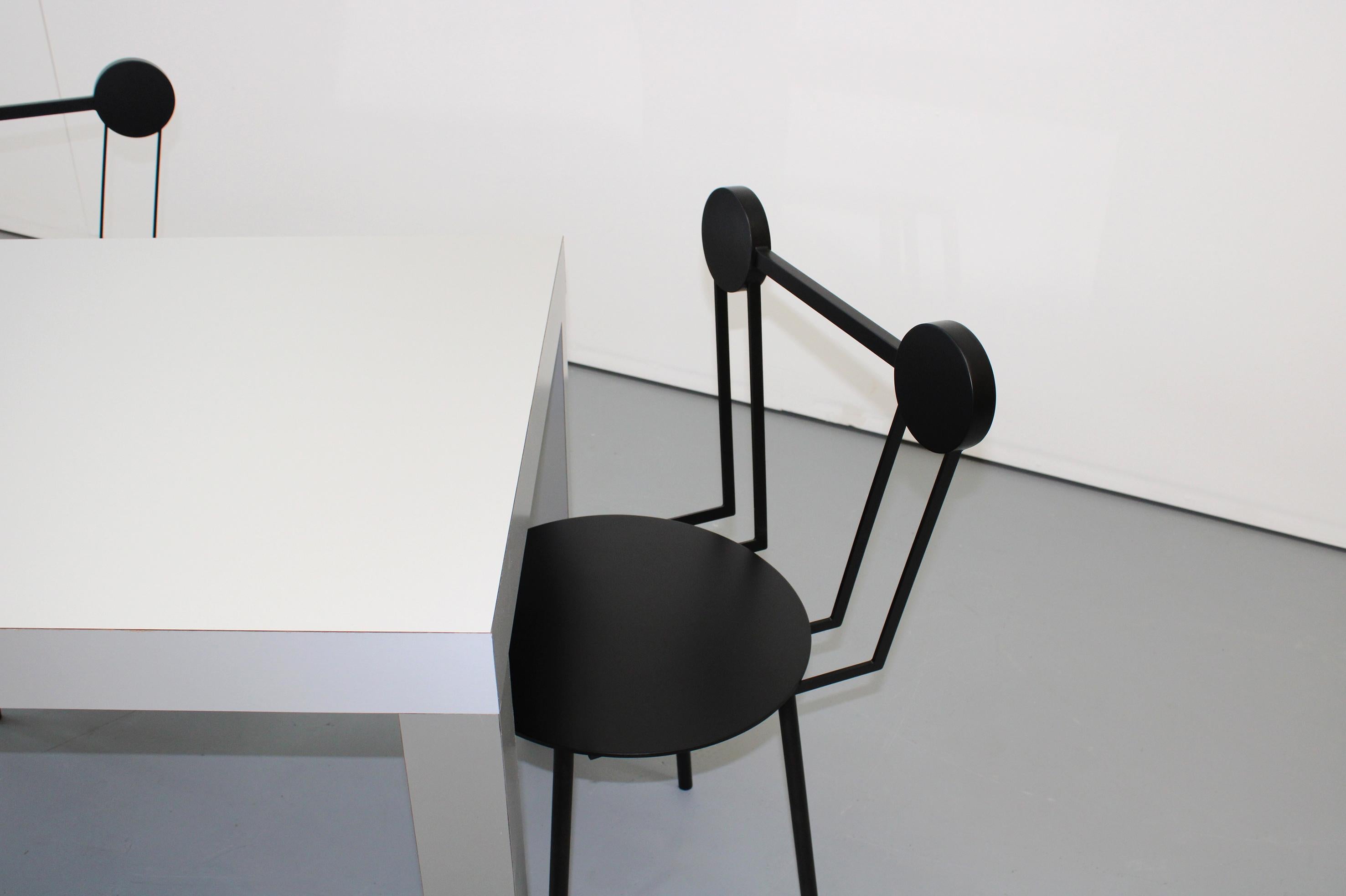 Contemporary Chair Black Haly Aluminium by Chapel Petrassi (Italienisch) im Angebot