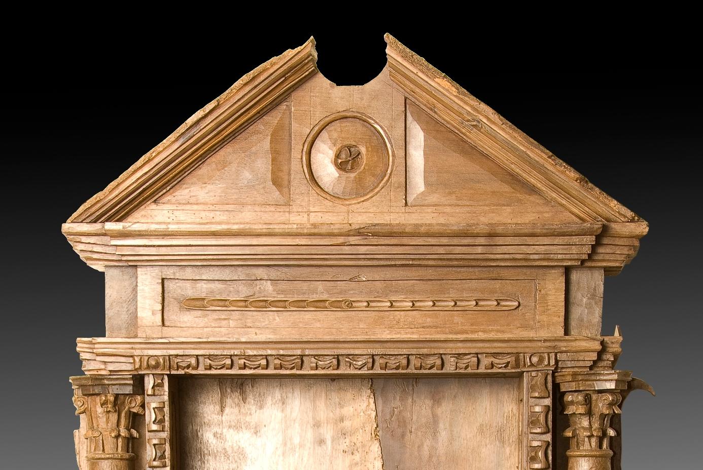 Chapel, Walnut Wood, 17th Century In Good Condition For Sale In Madrid, ES
