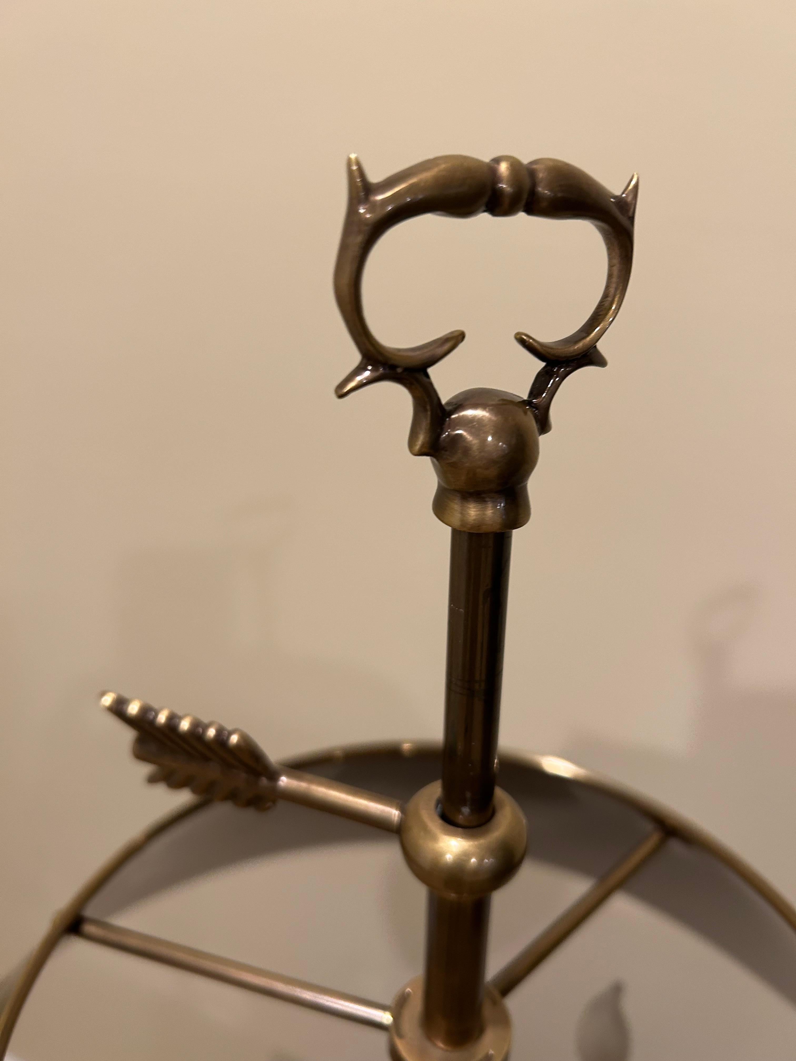 Américain Lampe de table Buillotte Chapman 3 Horn en laiton antique en vente