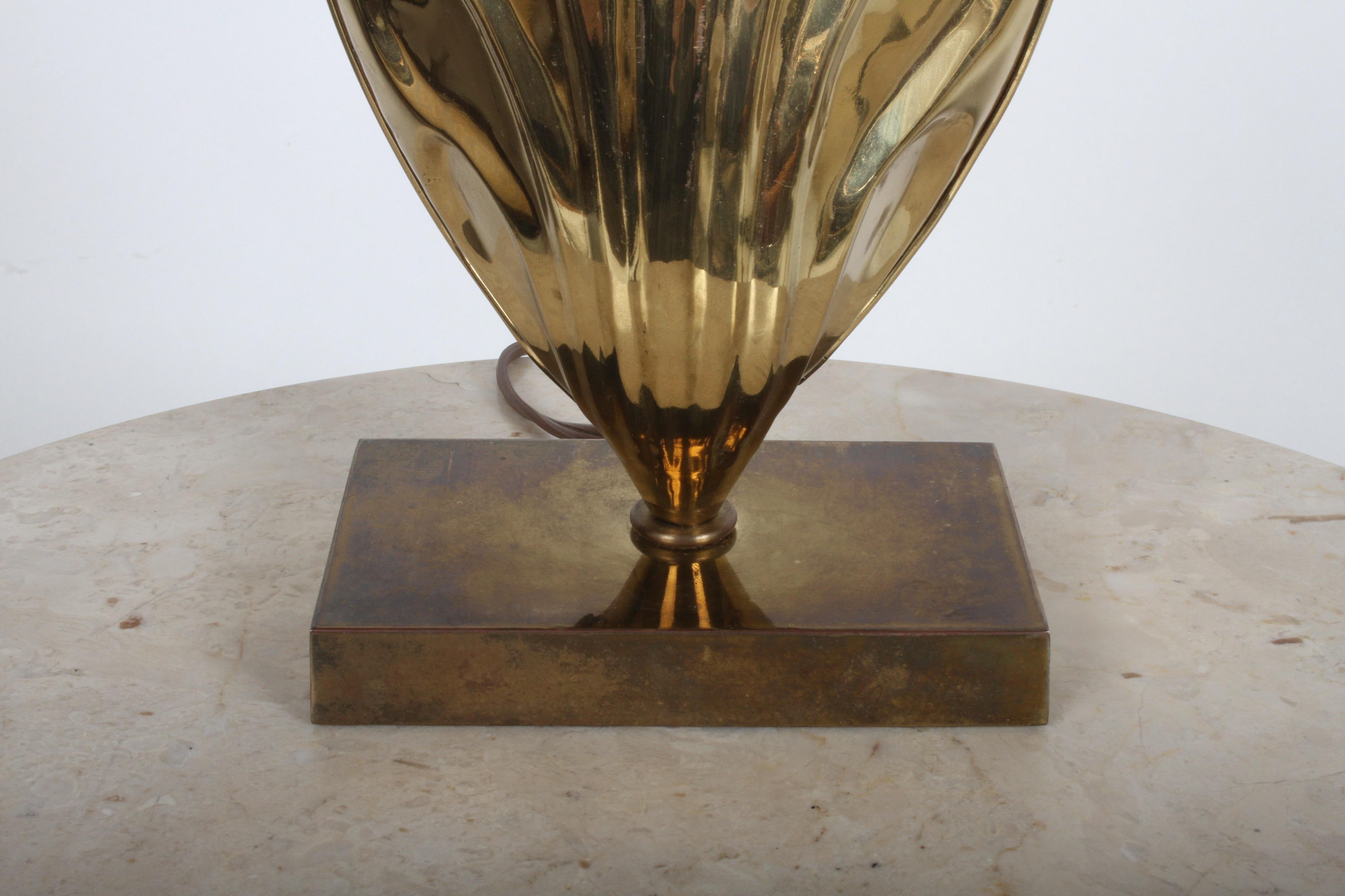 Chapman Brass Leaf Sconce Table Lamp, circa 1970s In Good Condition For Sale In St. Louis, MO