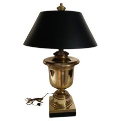 Chapman-Urnenlampe aus Messing mit schwarzem Schirm
