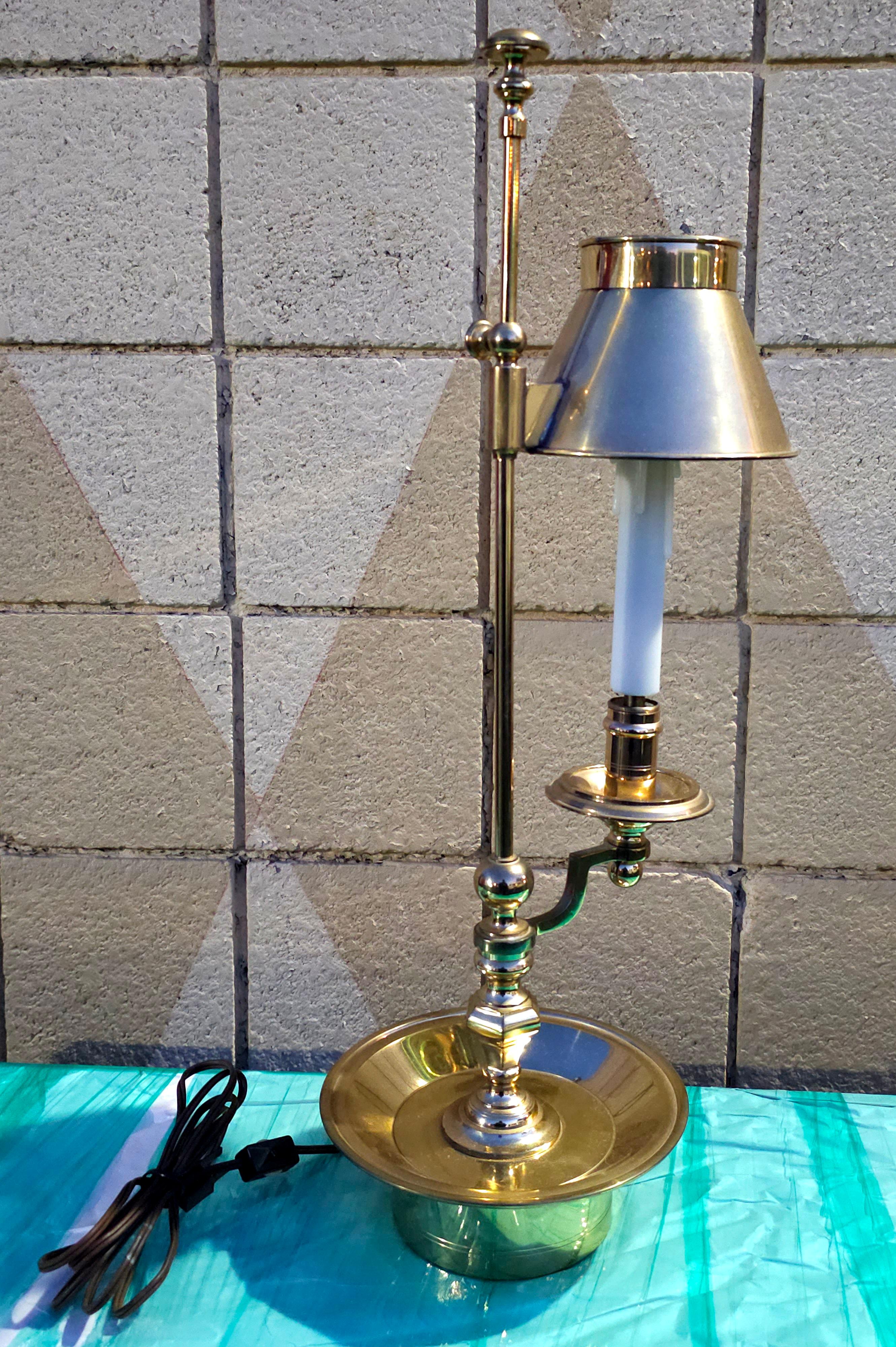 20ième siècle Lampe de bureau bouillotte française Chapman en vente