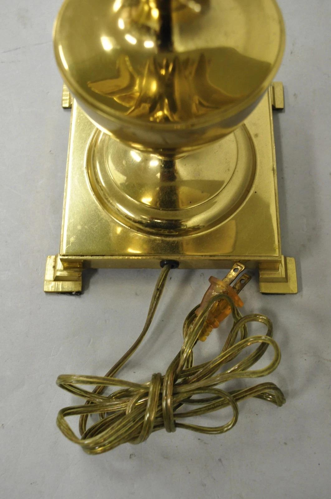 Chapman Hollywood Regency Messing Ananas Tole Metall Schwarzer Schirm Tischlampe im Angebot 5