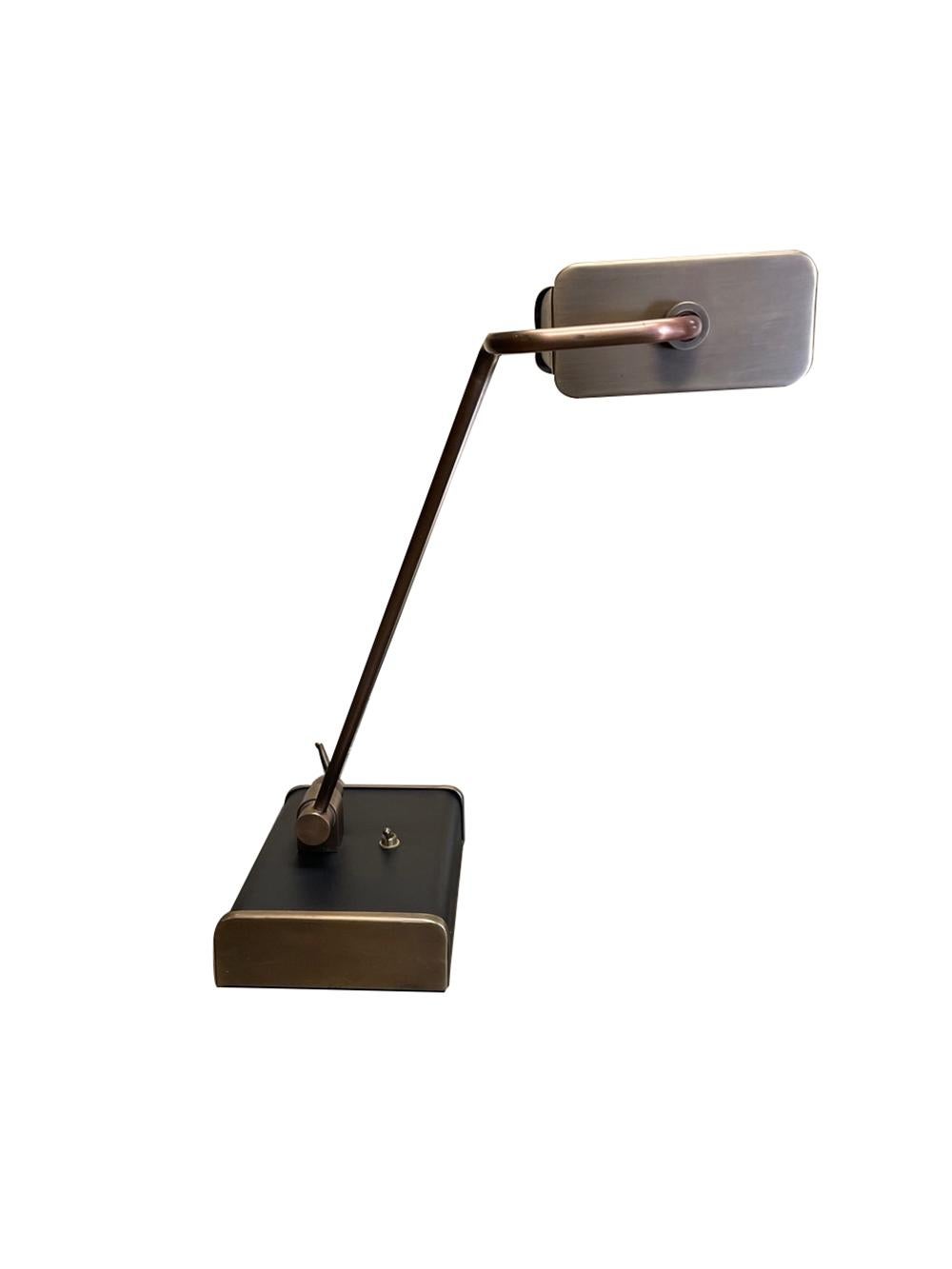 American Chapman Lighting 1940s Brushed Brass and Ebonized Metal Articulated Desk Lamp For Sale