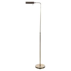 Chapman Lighting Lámpara de pie de farmacia de latón patinado.
