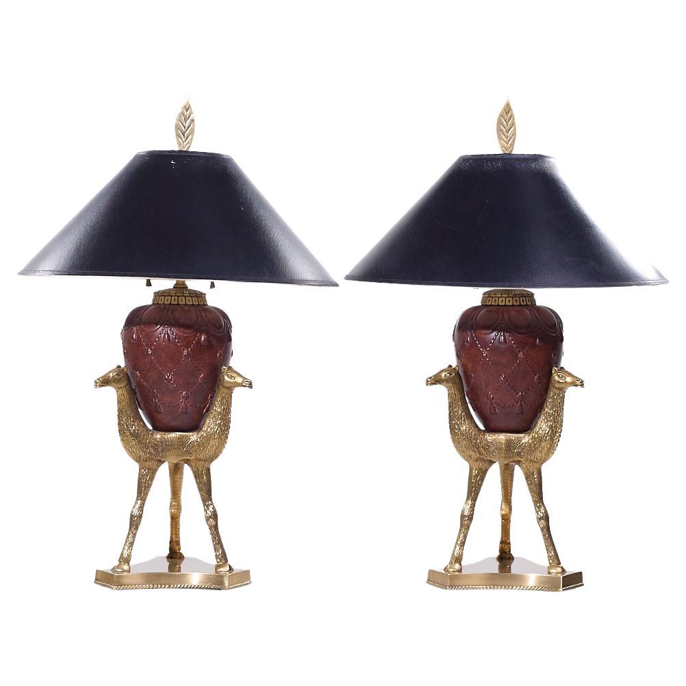 Lámparas Chapman Camel de latón de mediados de siglo - Pareja