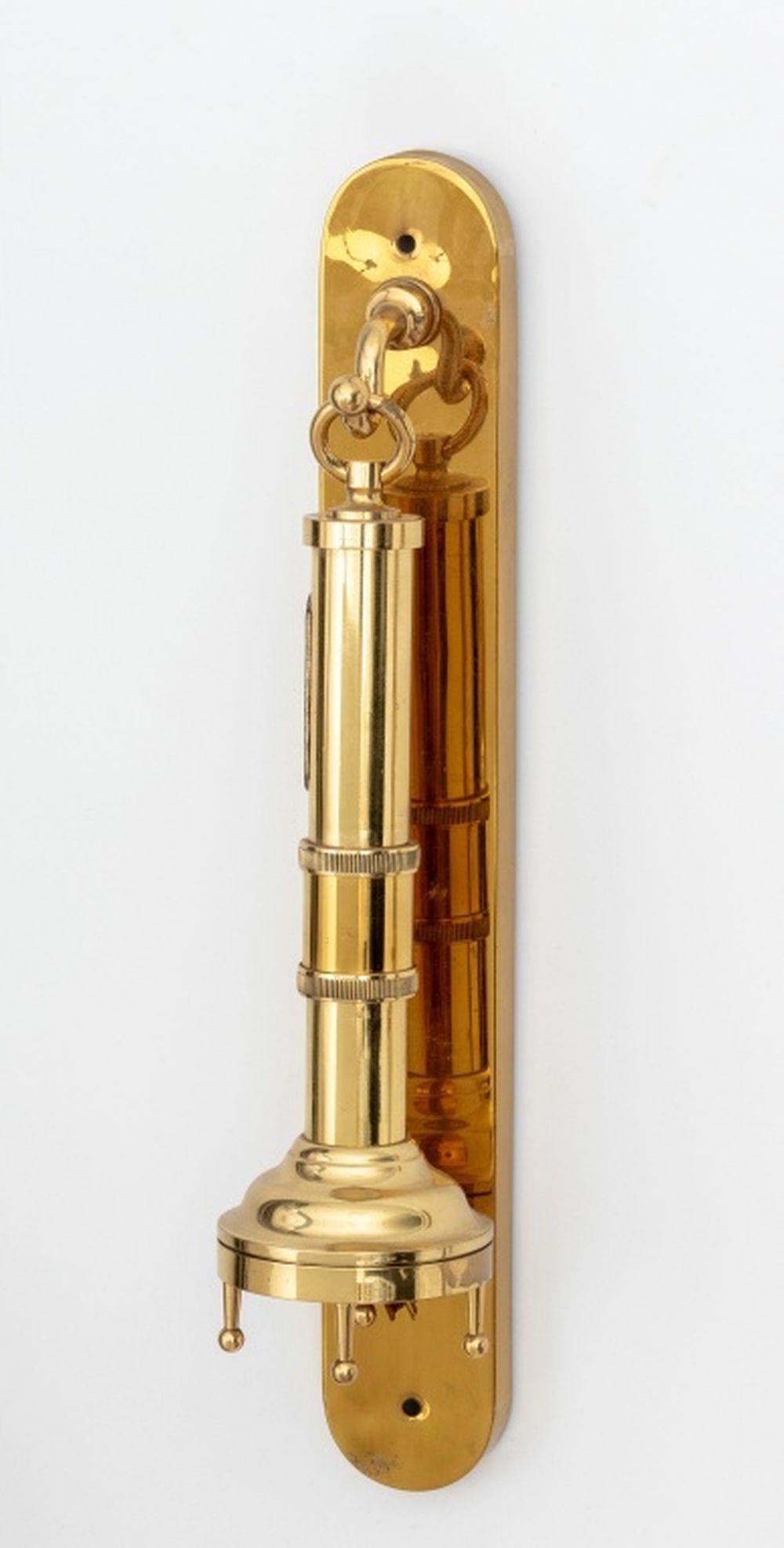 Mid-Century Modern Paire de lampes de poche en laiton Chapman de style moderne du milieu du siècle dernier en vente