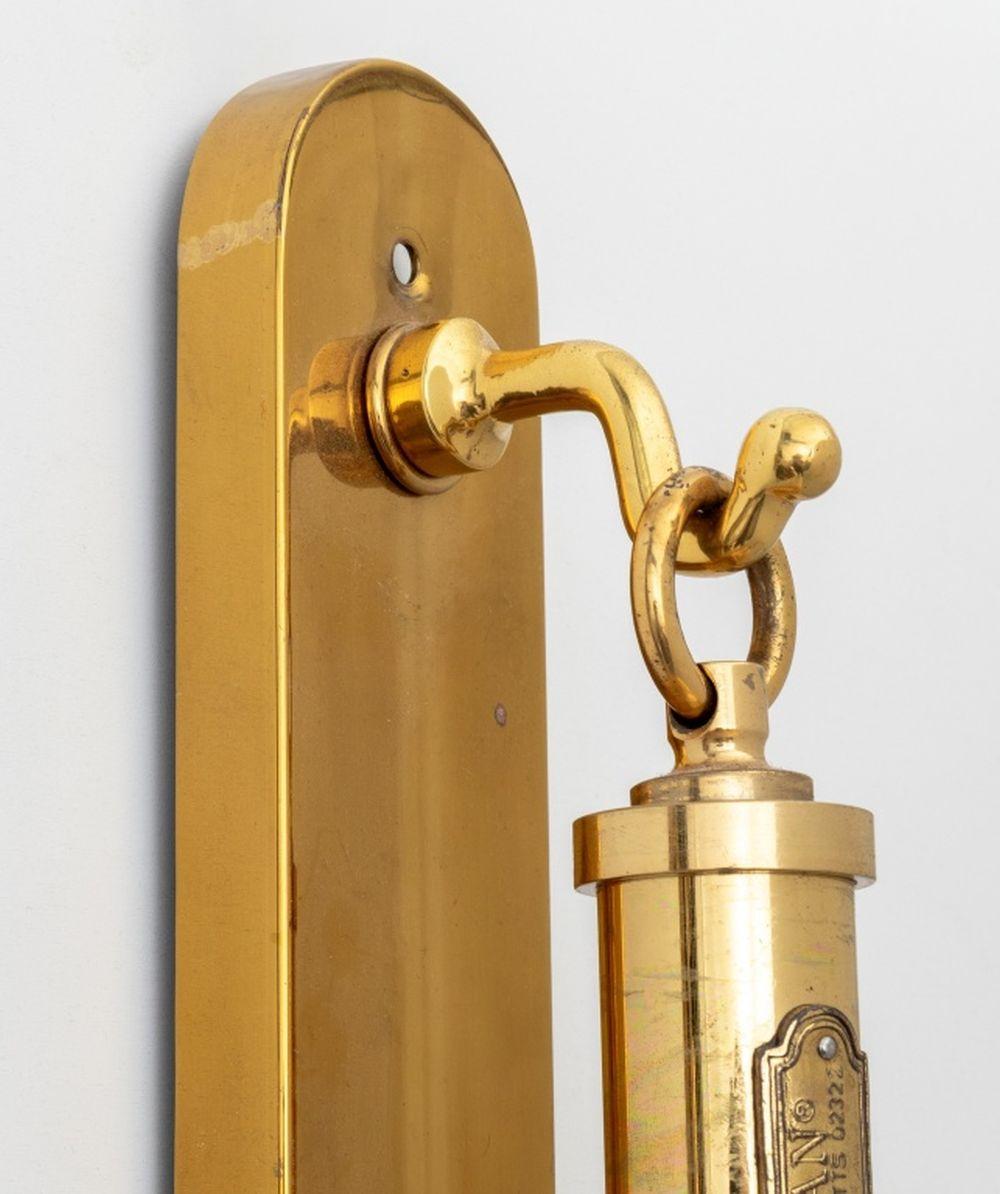 Américain Paire de lampes de poche en laiton Chapman de style moderne du milieu du siècle dernier en vente