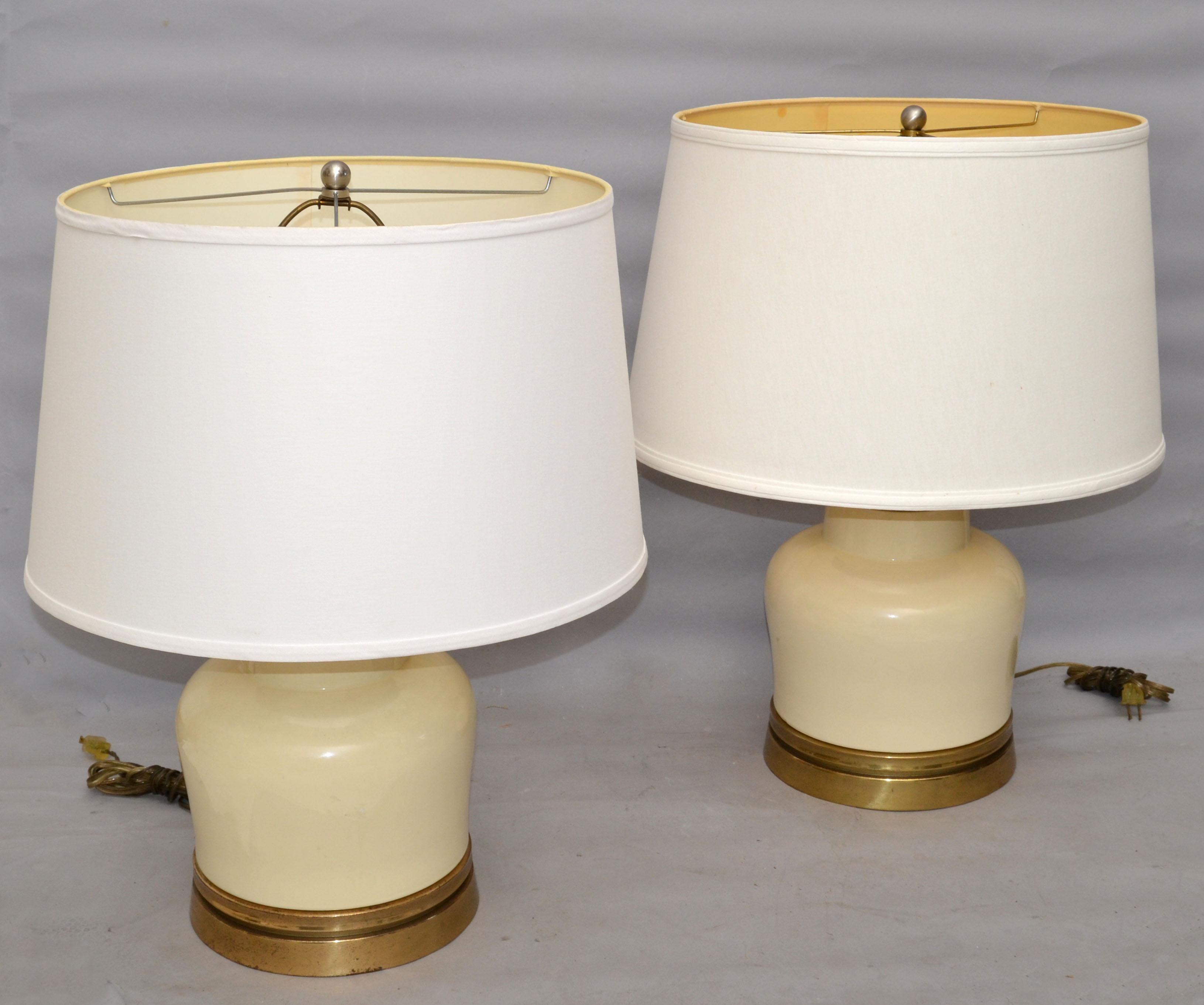 Chapman Style Asian Ginger Jar Ceramic & Bronze Table Lamps Hollywood Regency 70 In Good Condition For Sale In Miami, FL