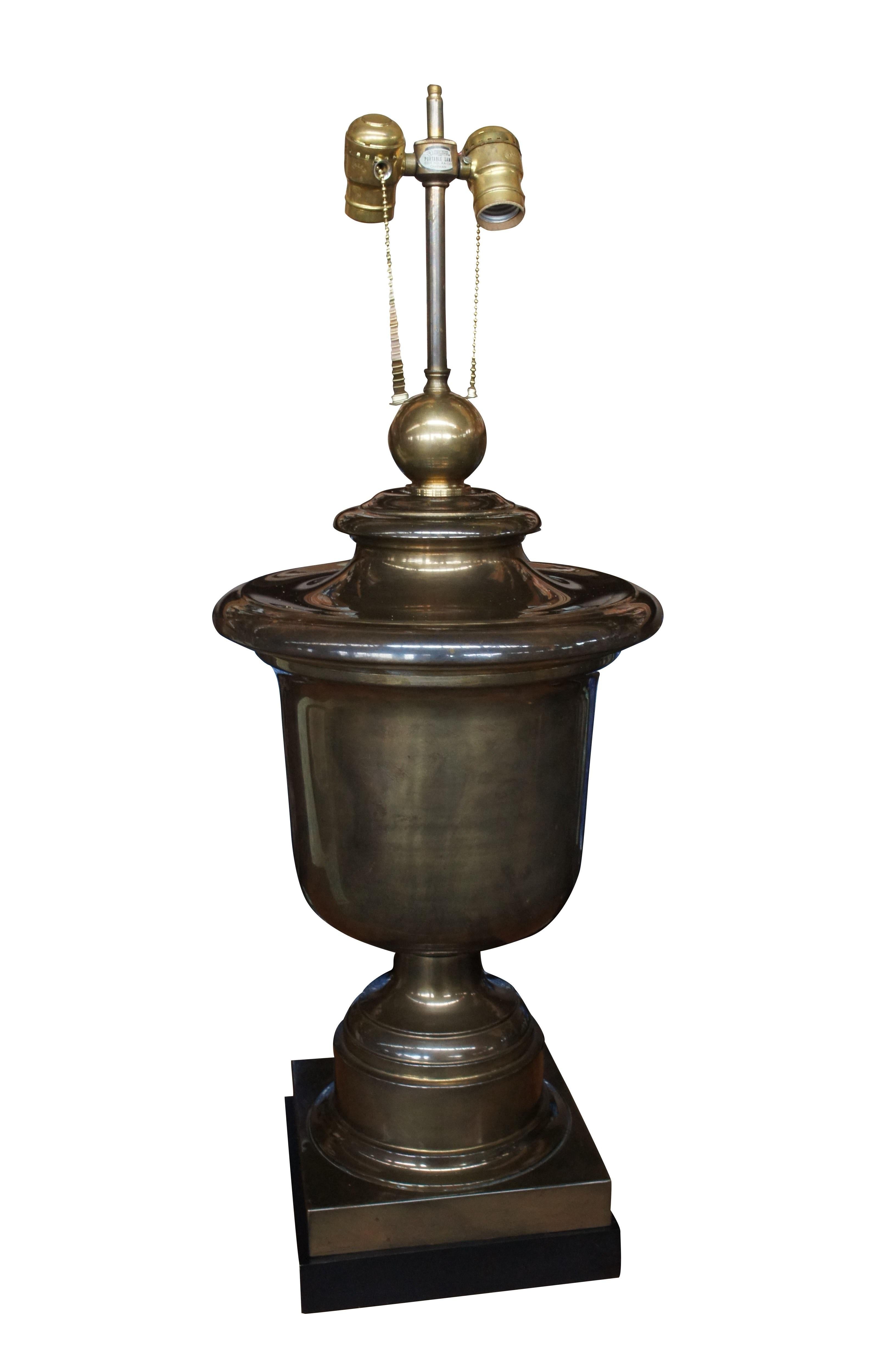 Chapman Traditional Classical Brass Urn Table Lamp Hollywood Regency Trophy In Good Condition In Dayton, OH