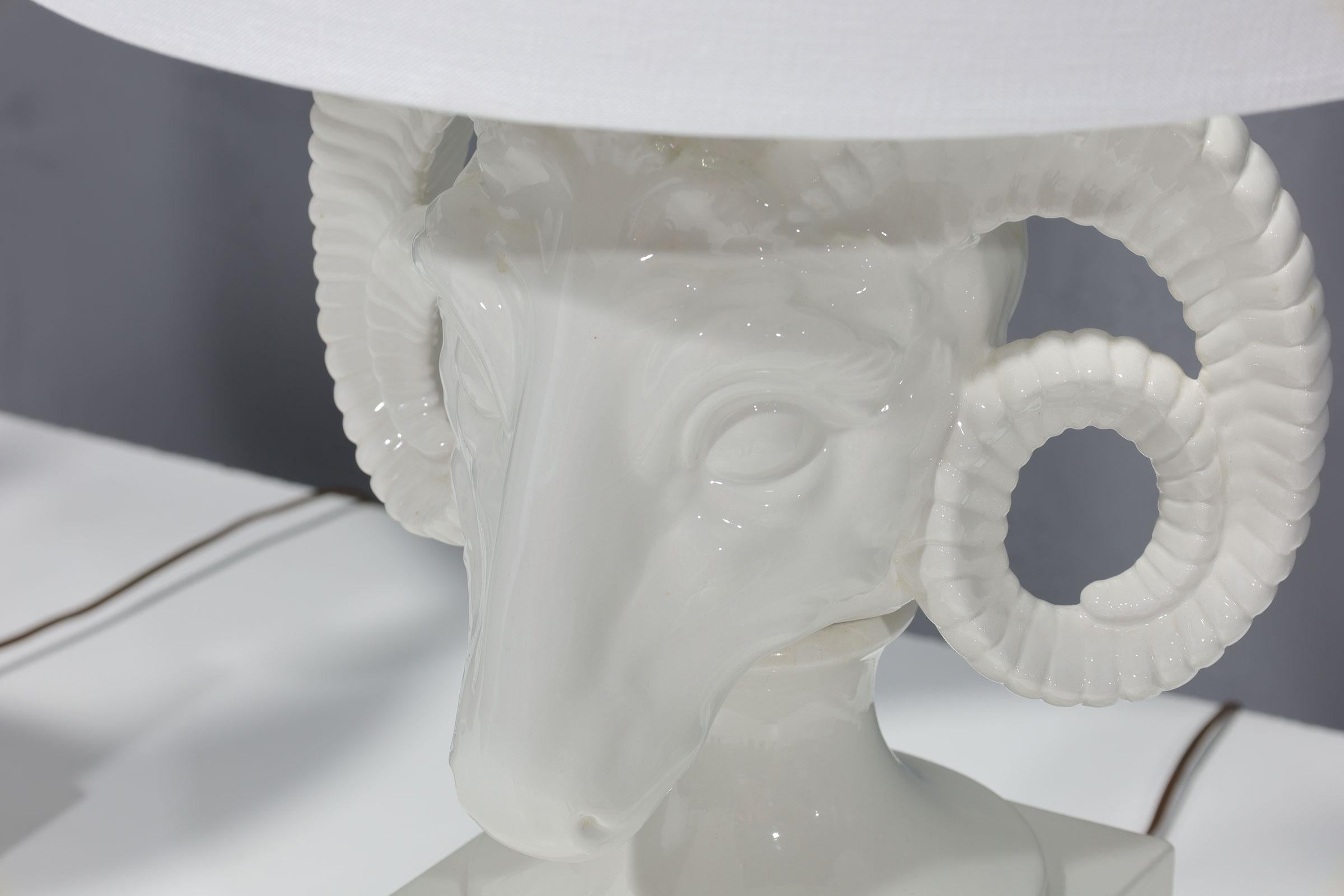 Chapman Faros Cerámicos Blancos Latón en venta