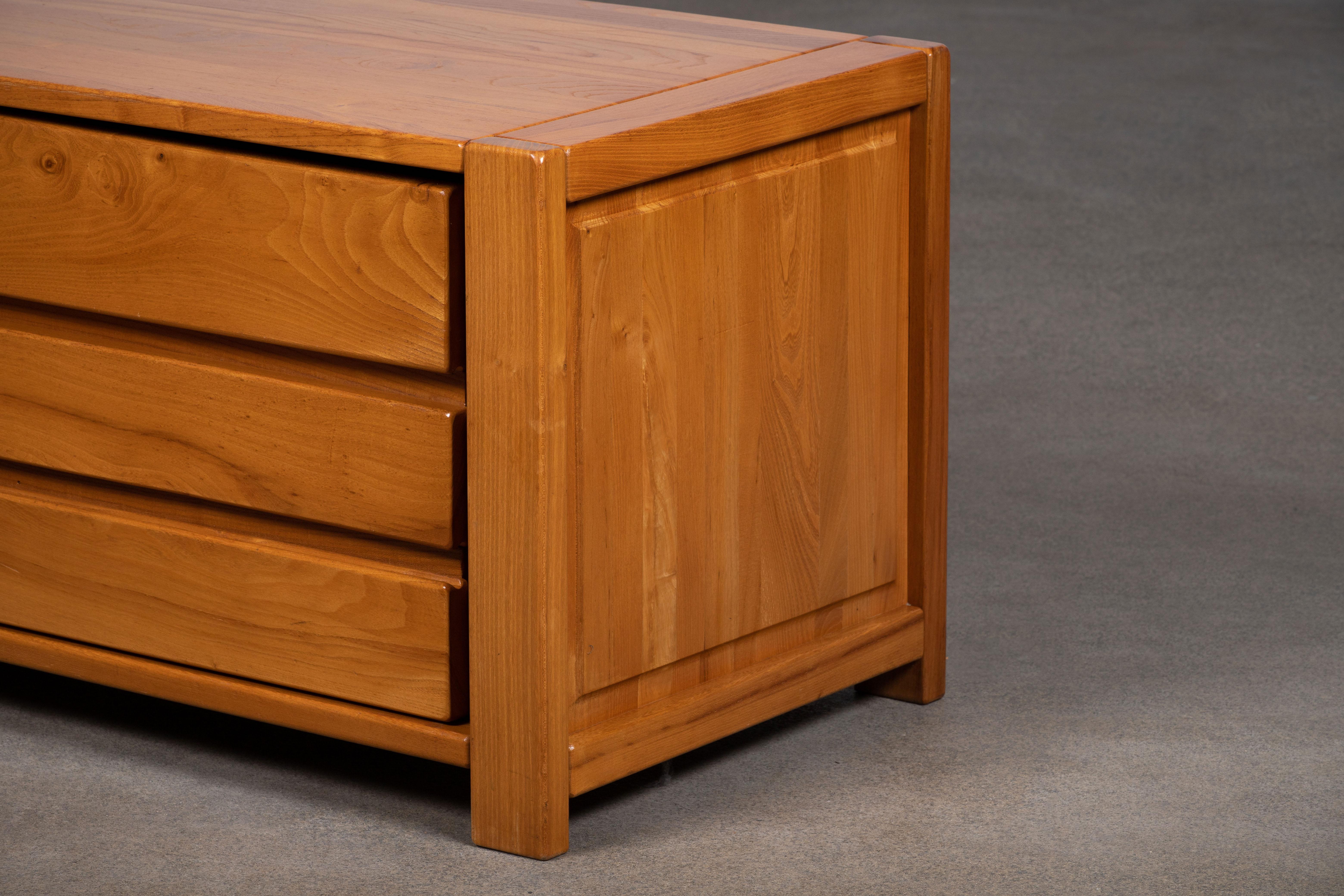 French Chapo Insp Sideboard in Solid Elm, France, 1970s For Sale