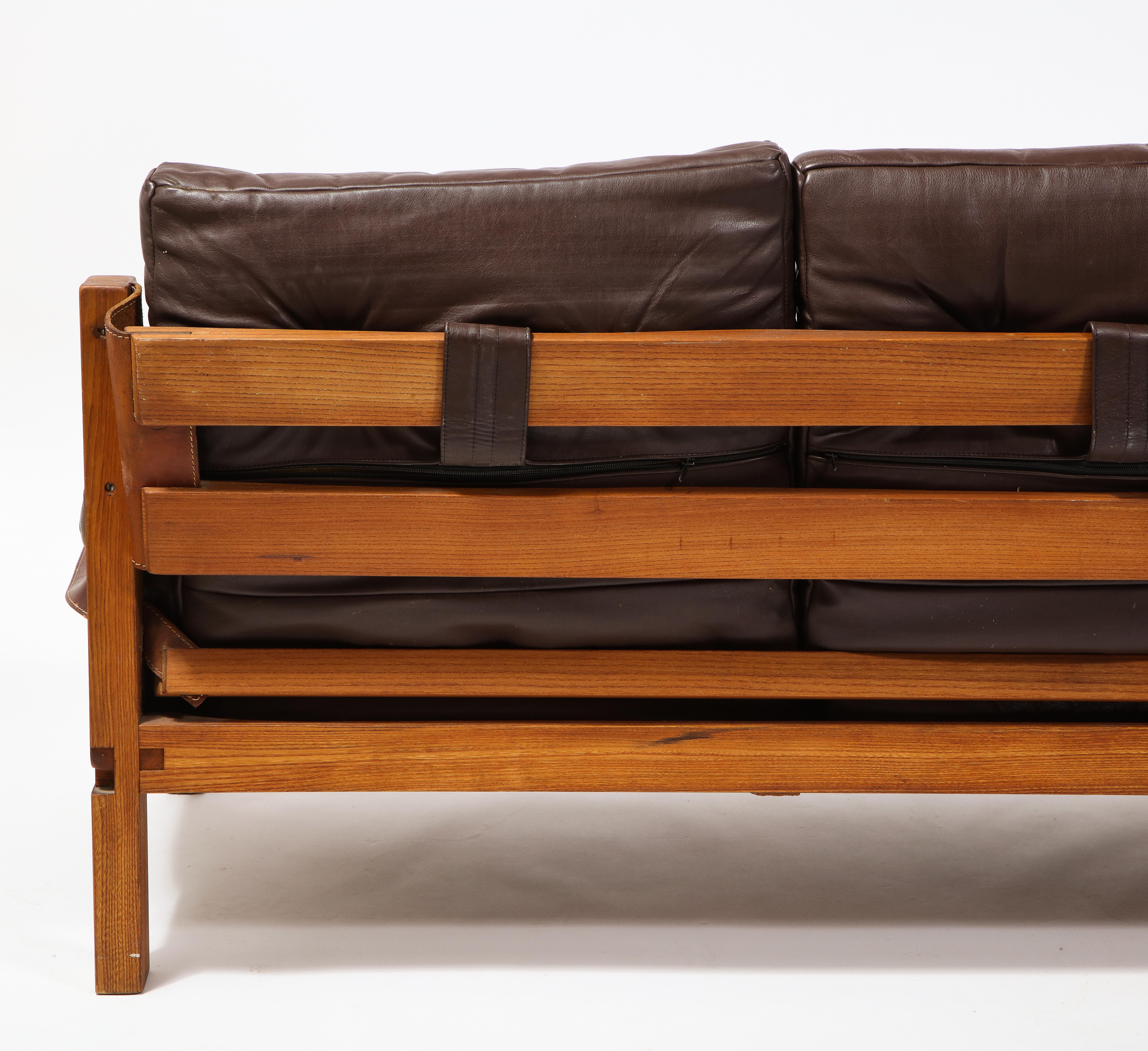 Pierre Chapo Leather & Elm Model S22R Three-Seater Sofa, France 1960's For Sale 7