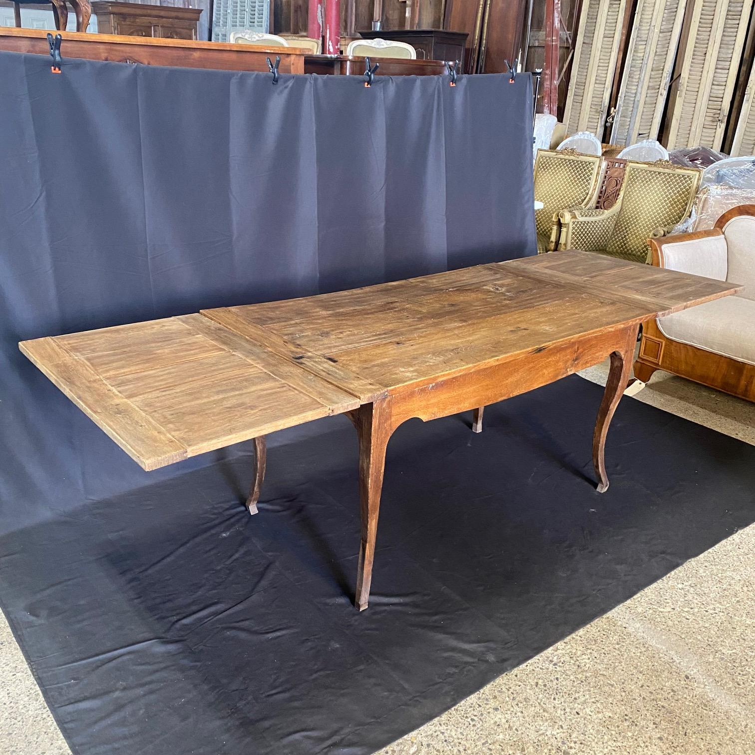 Table de salle à manger à rallonge en Oak Oak du 19ème siècle, riche en caractère en vente 3