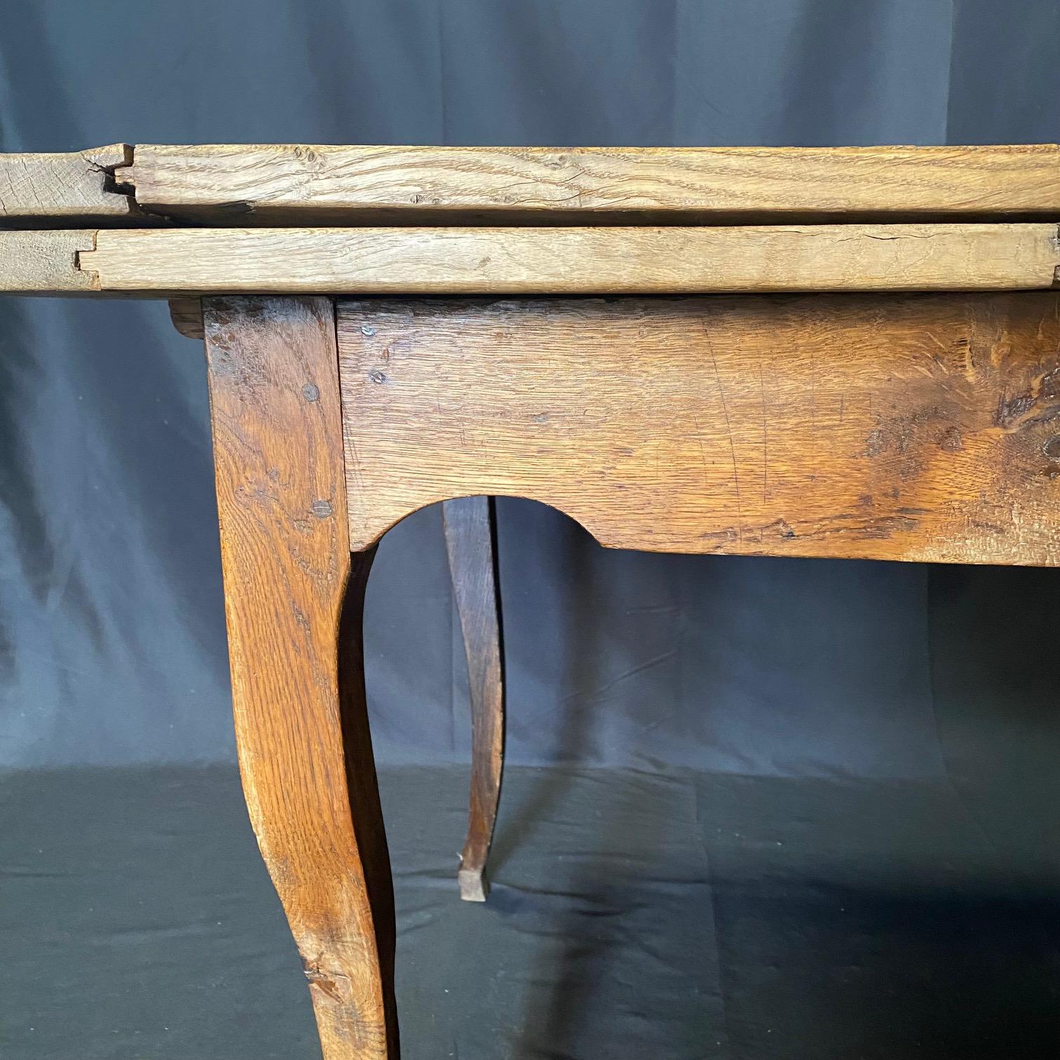 Table de salle à manger à rallonge en Oak Oak du 19ème siècle, riche en caractère en vente 6