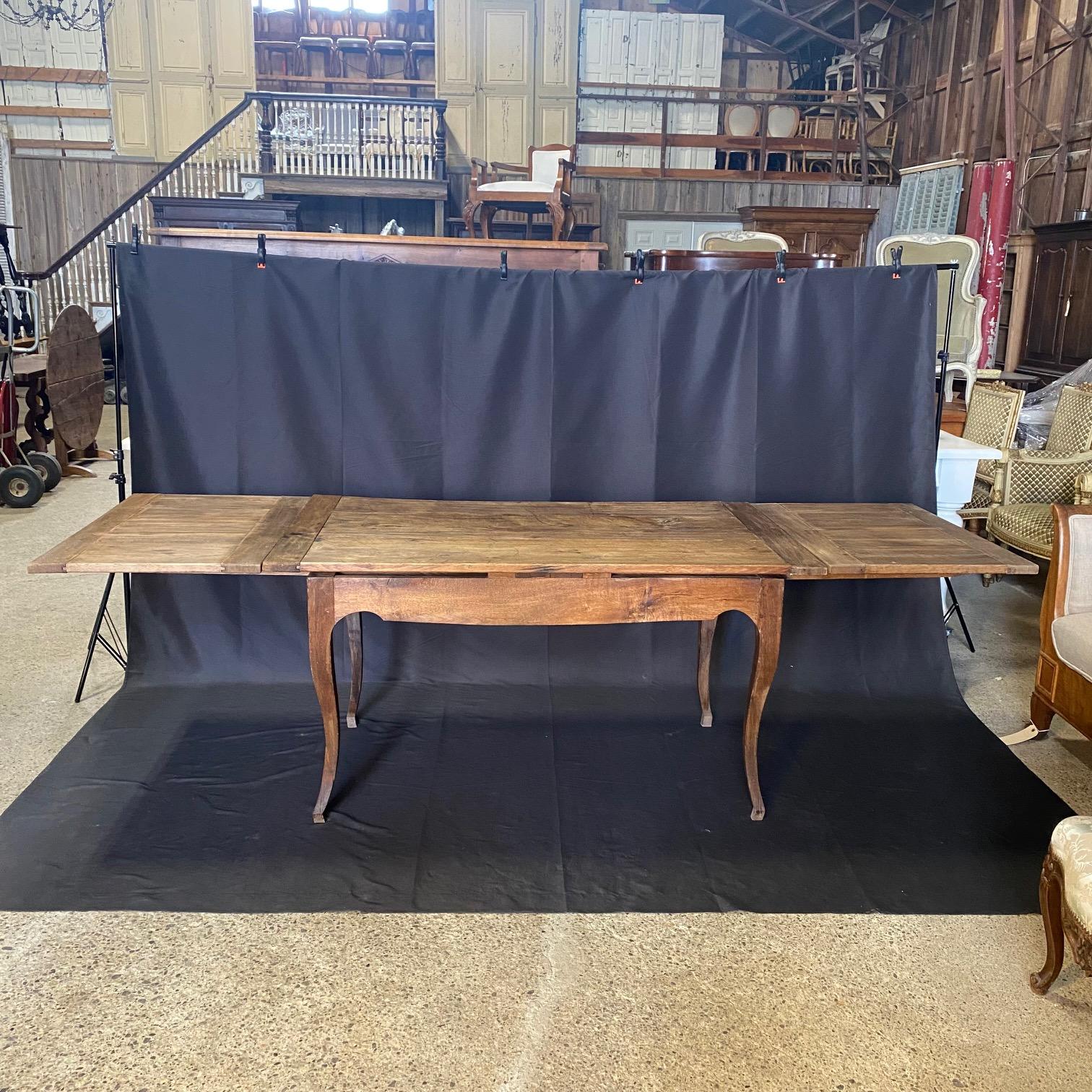 Table de salle à manger à rallonge en Oak Oak du 19ème siècle, riche en caractère en vente 1