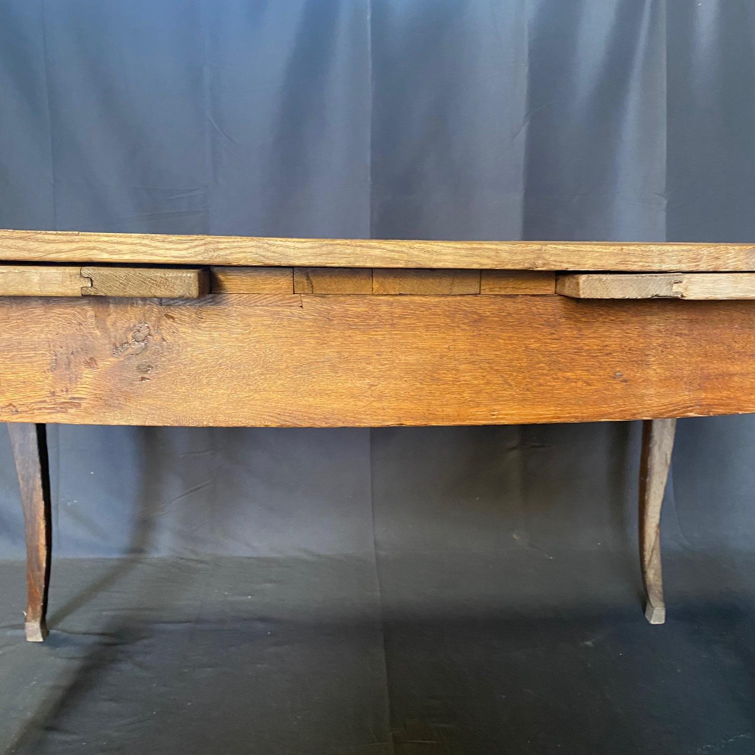 Table de salle à manger à rallonge en Oak Oak du 19ème siècle, riche en caractère en vente 2