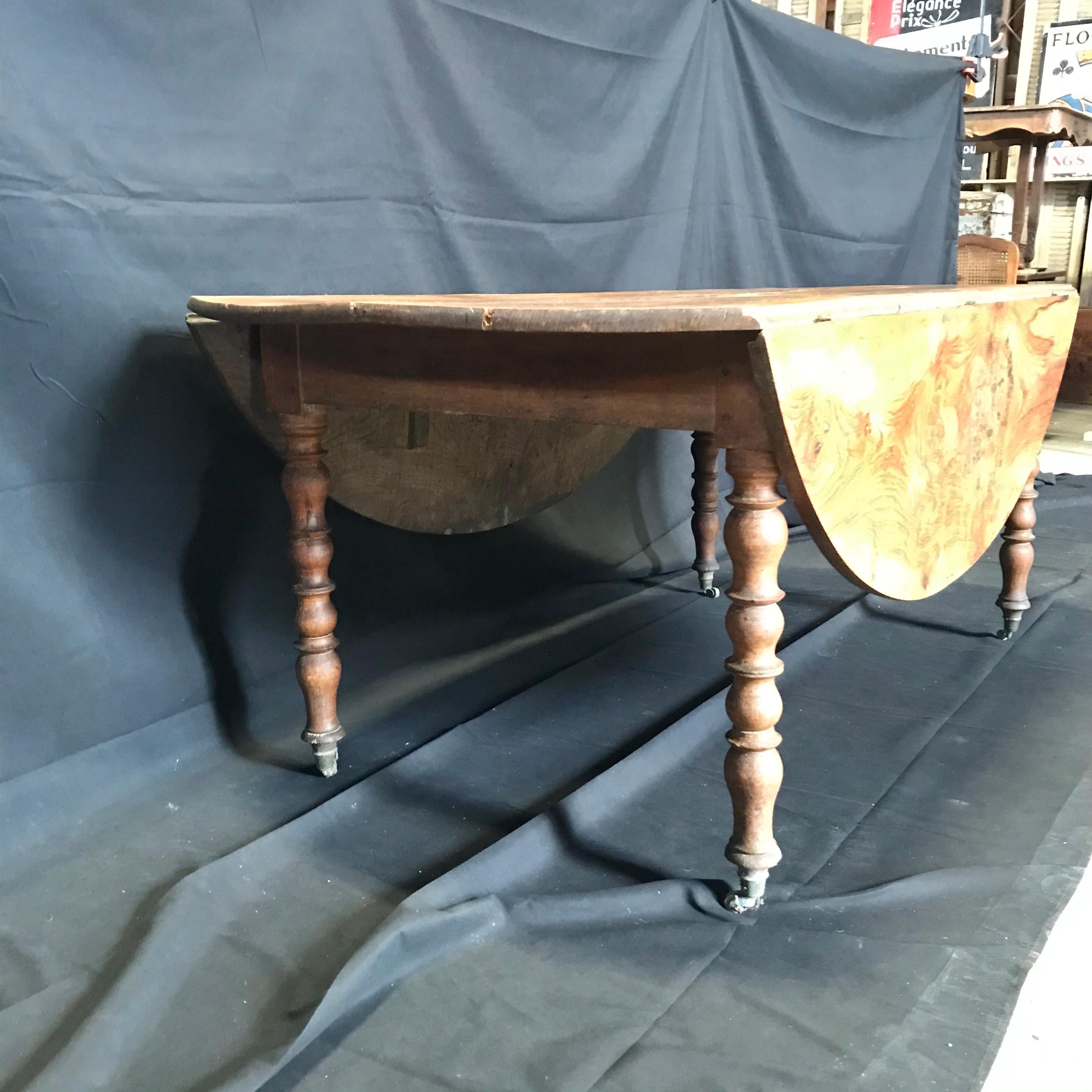 French Provincial Character Rich Elm Antique Drop Leaf Round Dining Table