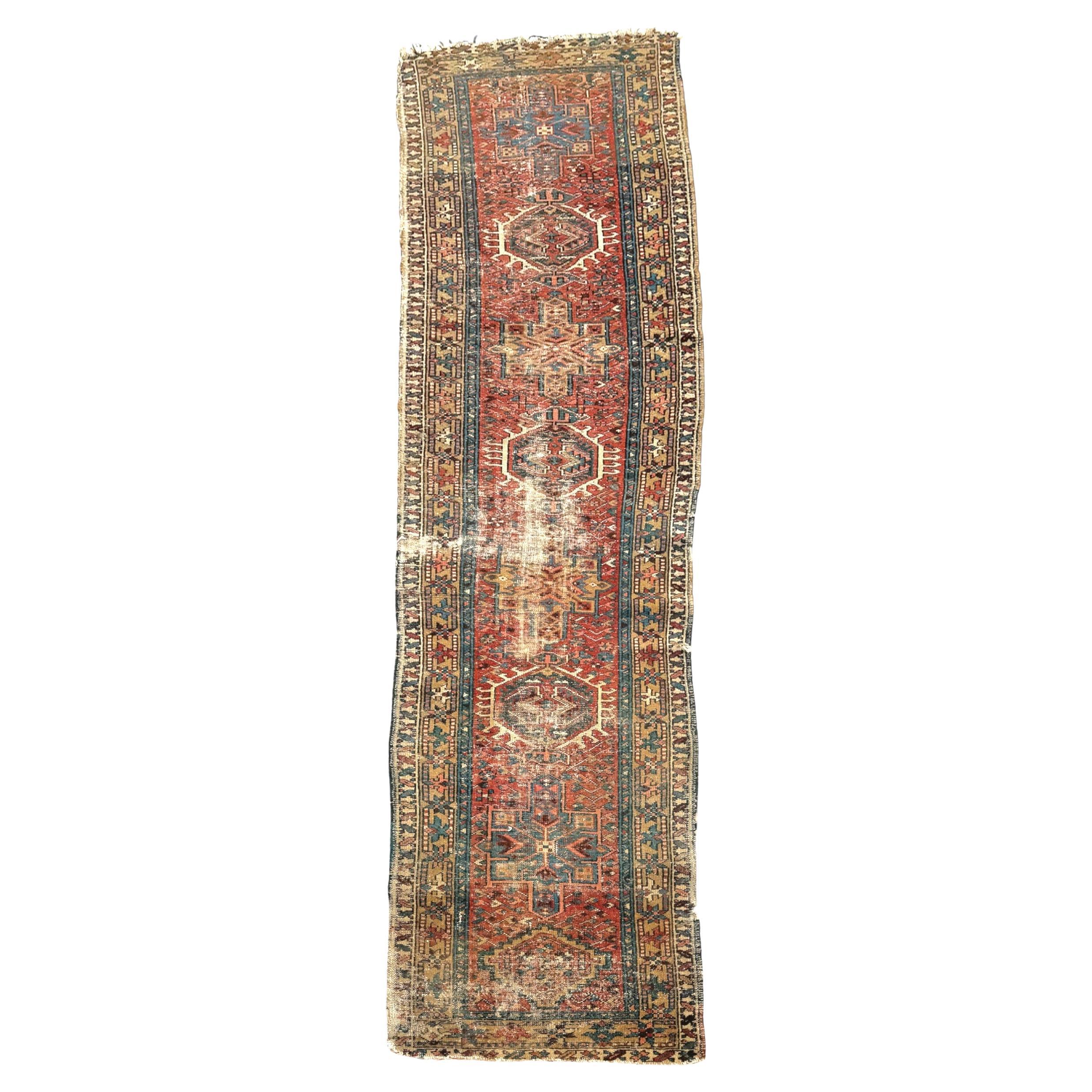 Character-Rich Vintage Persischer Karaja-Läufer aus Karaja, ca. 1930-40er Jahre
