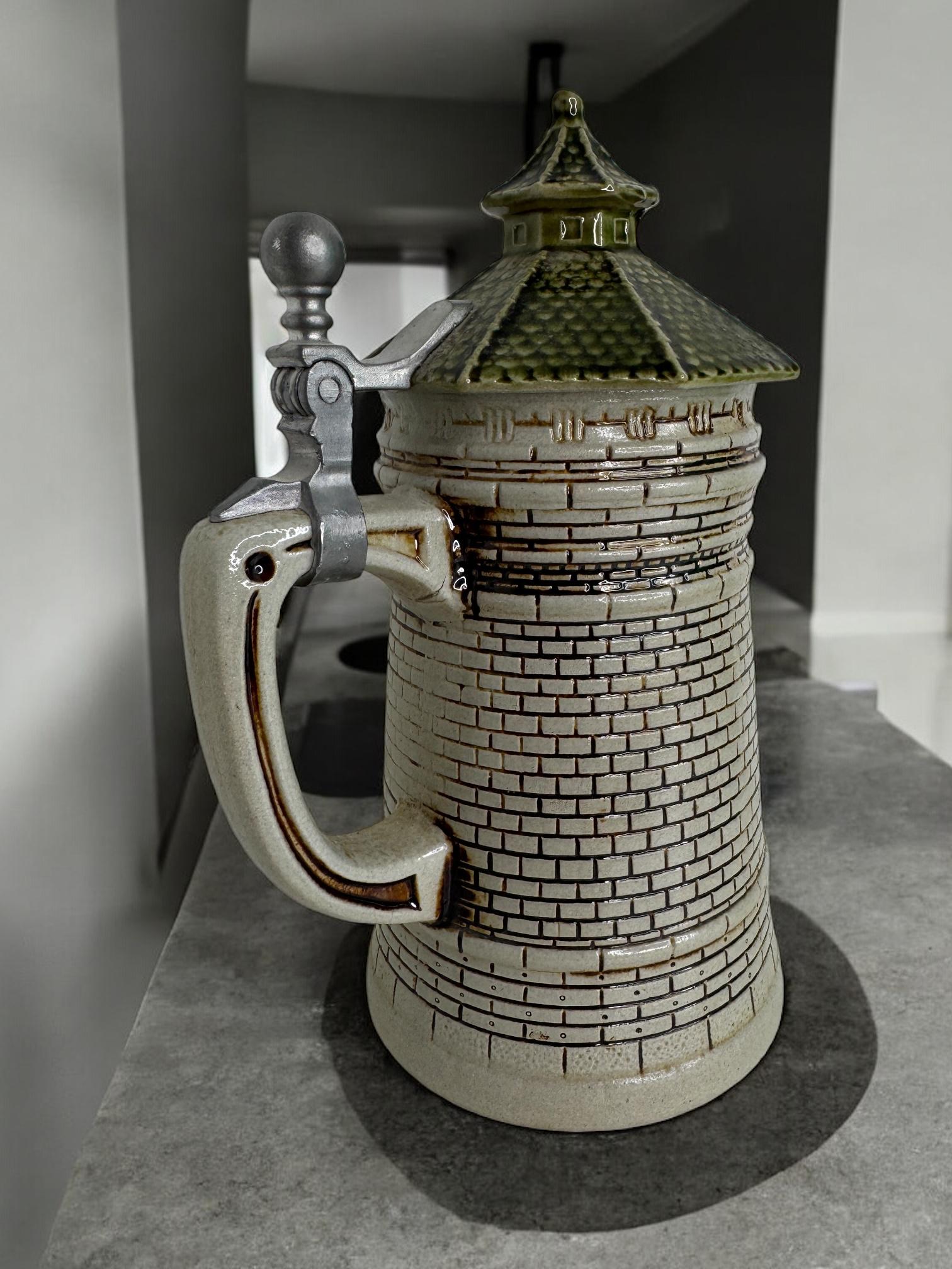 Stein de caractère de la tour de Nuremberg, City Wall Tower Stein de bière à couvercle, années 1960 en vente 4