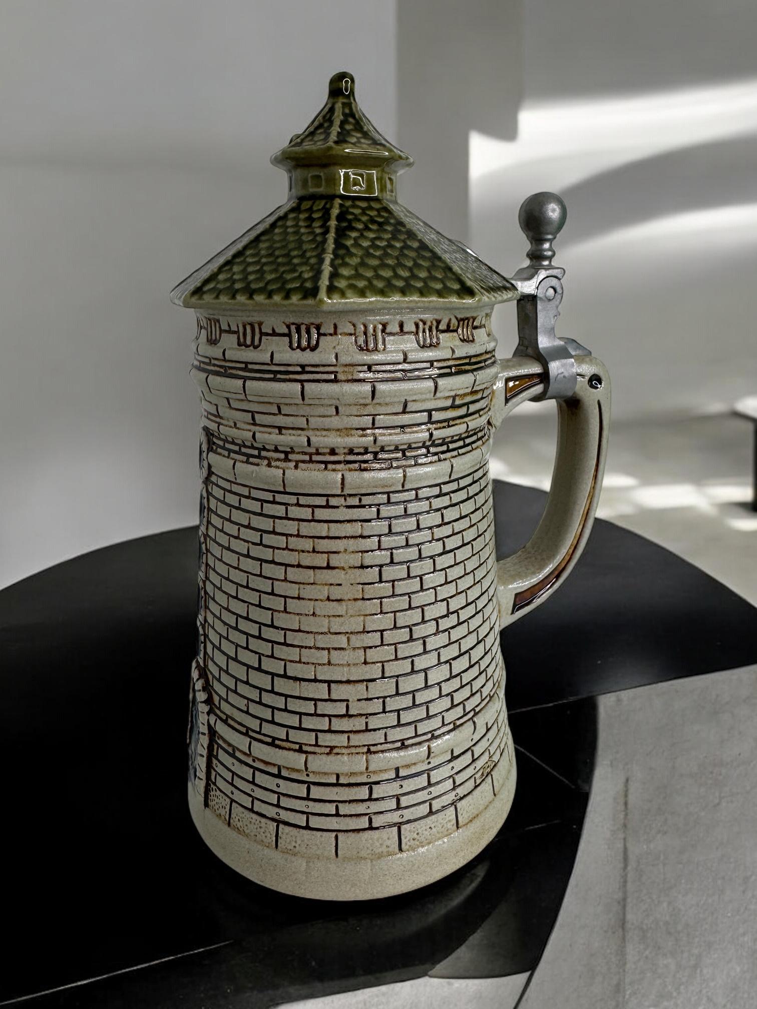 Stein de caractère de la tour de Nuremberg, City Wall Tower Stein de bière à couvercle, années 1960 en vente 5