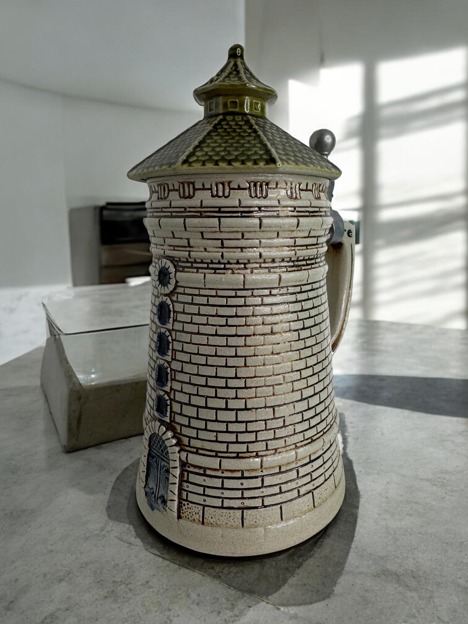 Stein de caractère de la tour de Nuremberg, City Wall Tower Stein de bière à couvercle, années 1960 en vente 7