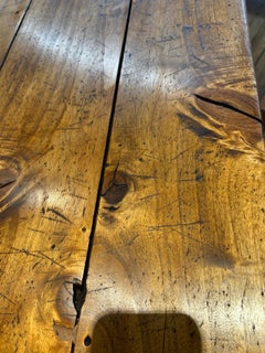 Charaktervoller englischer Bauernhoftisch aus satinierter Birke und Eiche mit Schubladen aus dem 19.