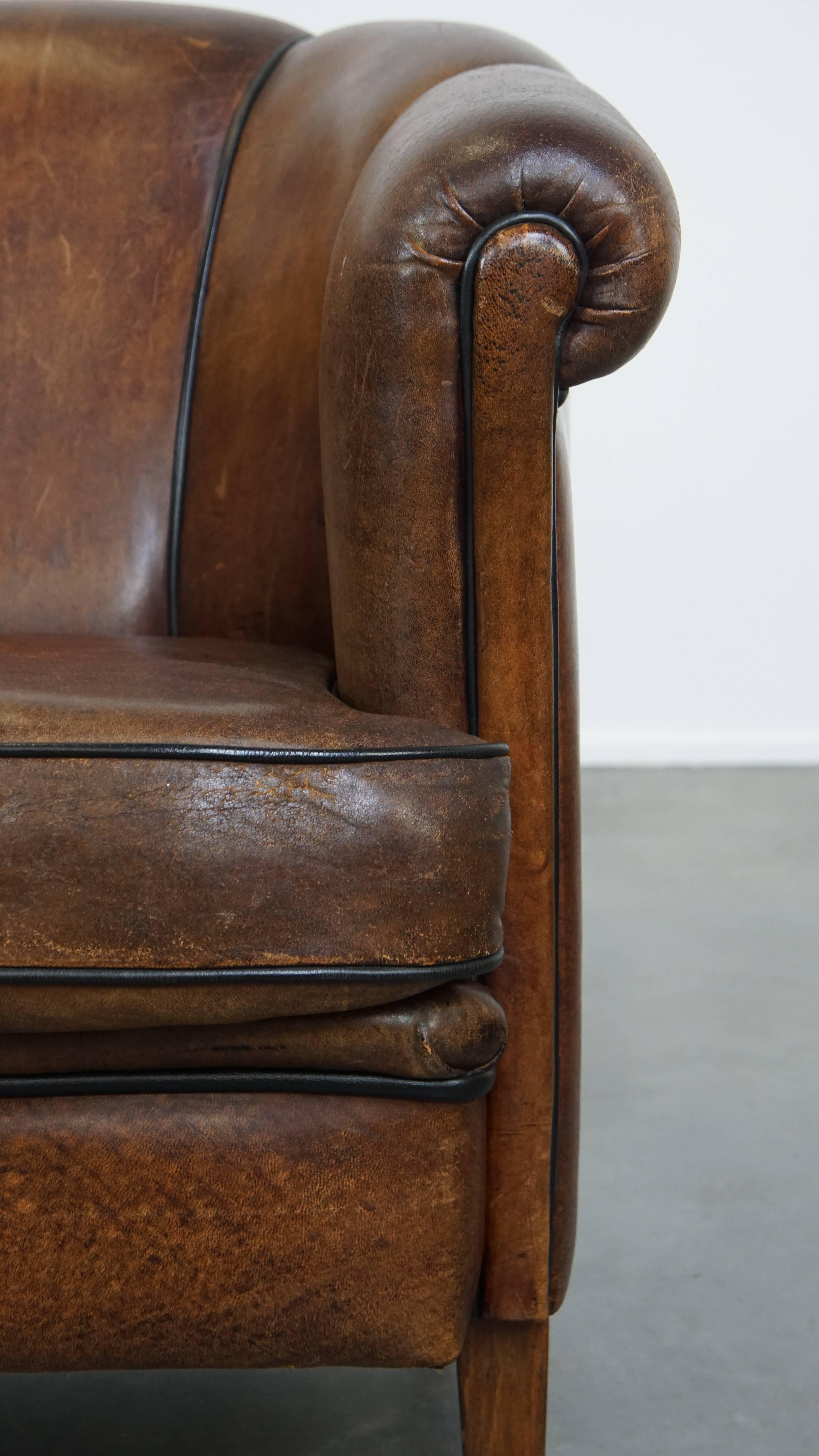 Característica Silla Club de Piel de Oveja Oscura con Ribete Negro en venta 2